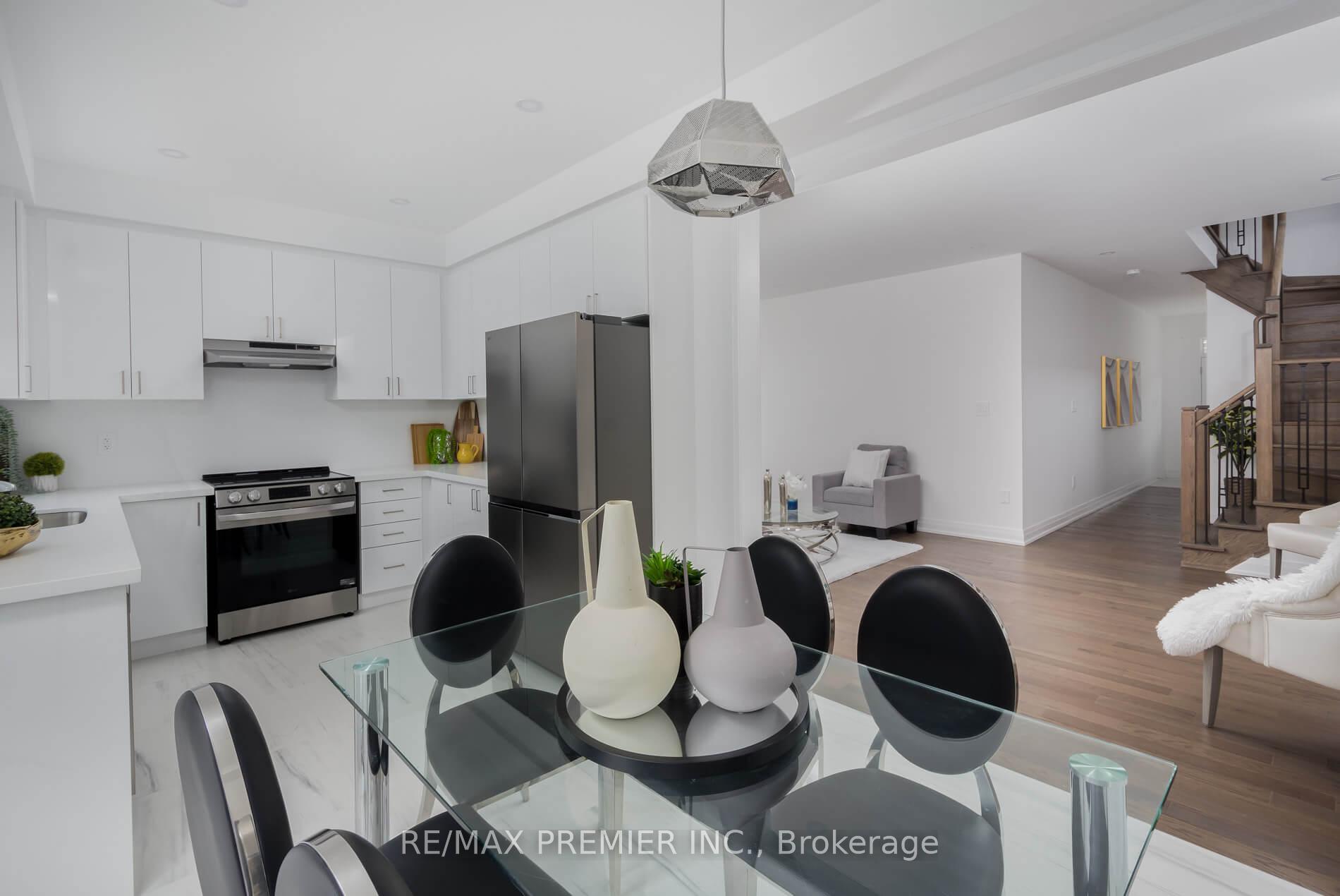 Photo 6 of 25 Virro Court, Vaughan, West Woodbridge — HOMEH