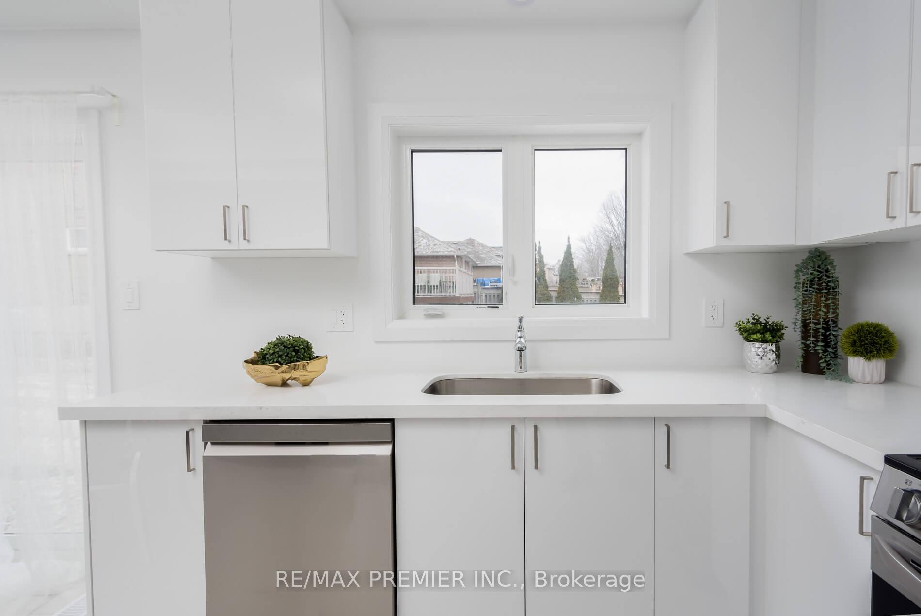 Photo 14 of 25 Virro Court, Vaughan, West Woodbridge — HOMEH