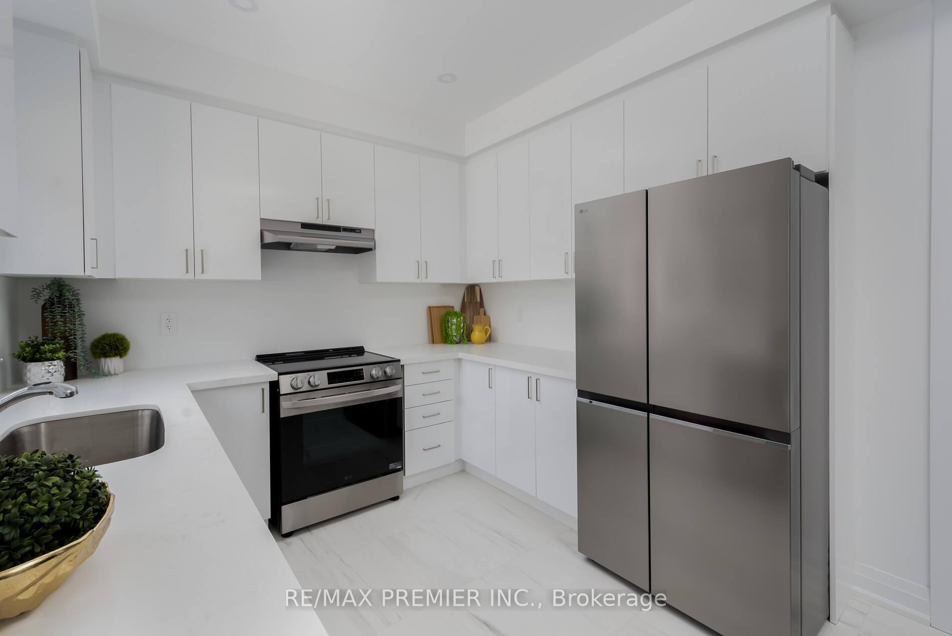 Photo 12 of 25 Virro Court, Vaughan, West Woodbridge — HOMEH