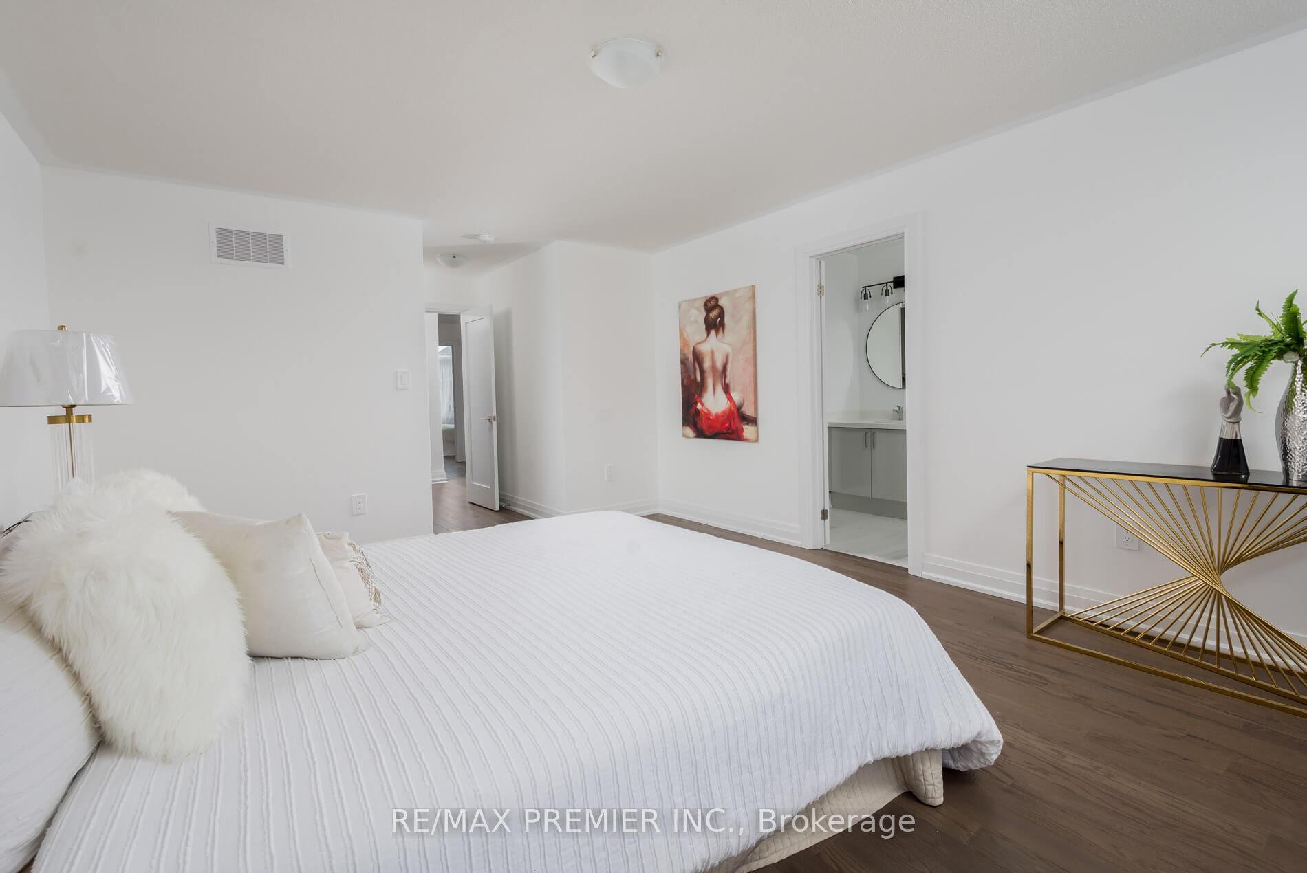 Photo 20 of 25 Virro Court, Vaughan, West Woodbridge — HOMEH