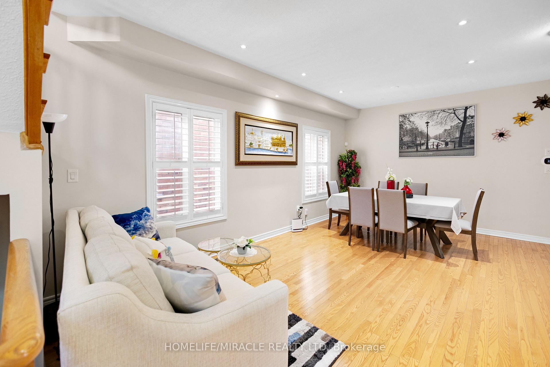 Photo 7 of 25 Openbay Gardens, Brampton, Sandringham-Wellington — HOMEH