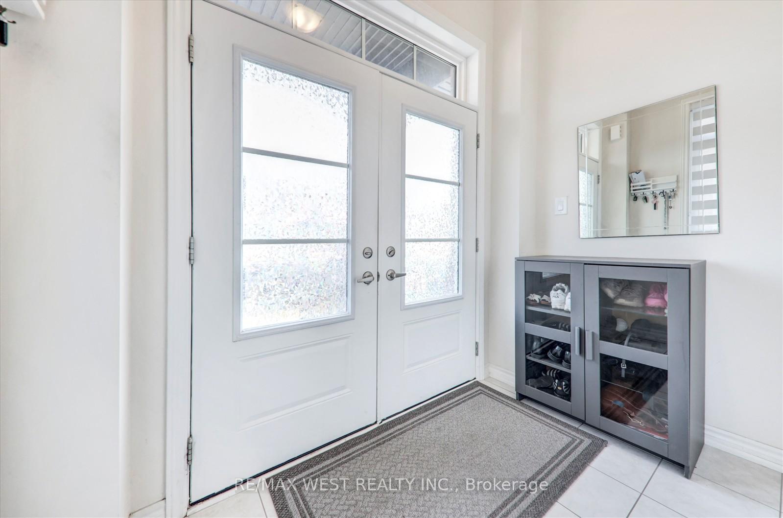 Photo 3 of 18 Bromfield Street, Whitby, Rural Whitby — HOMEH