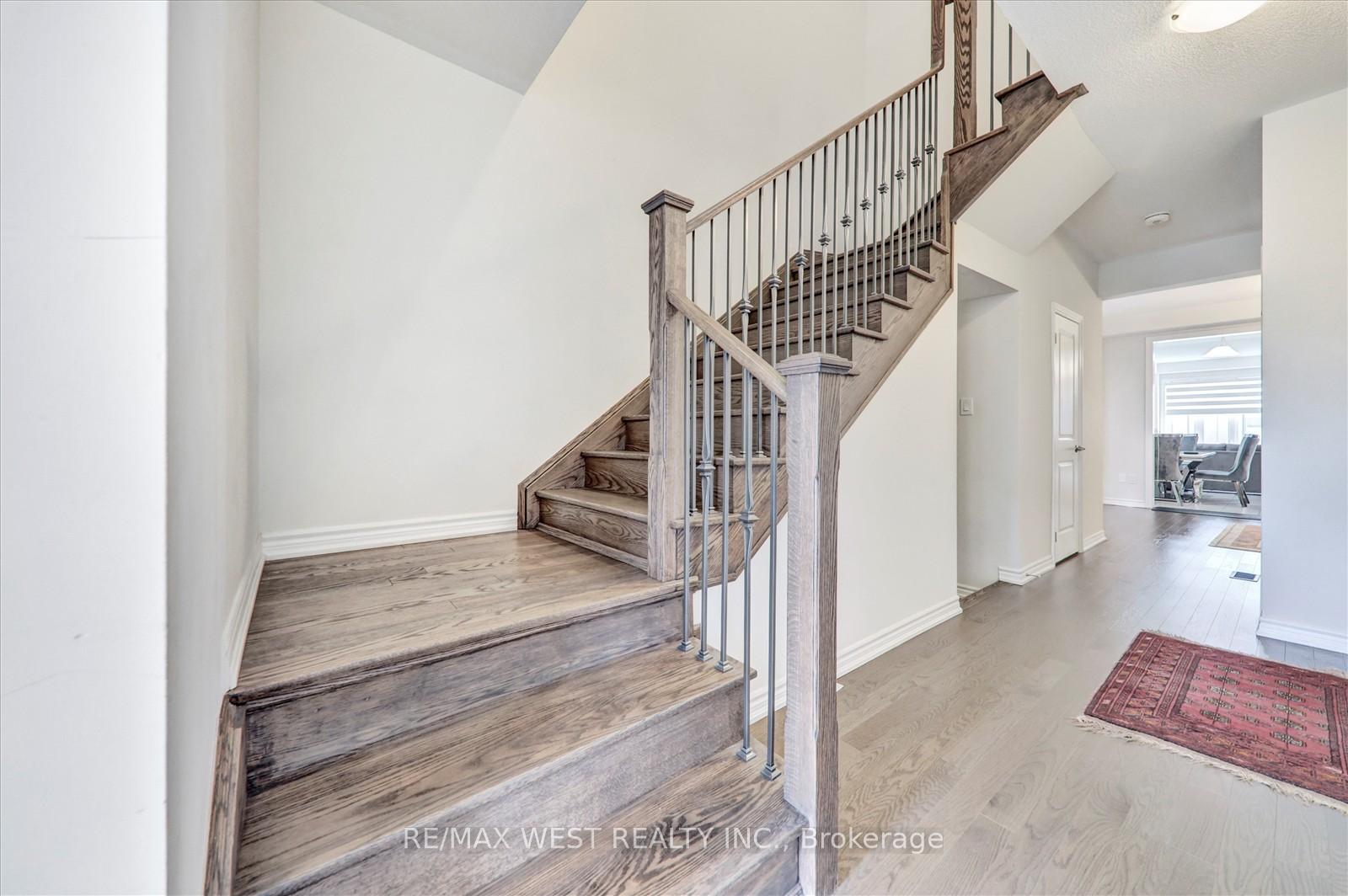 Photo 14 of 18 Bromfield Street, Whitby, Rural Whitby — HOMEH