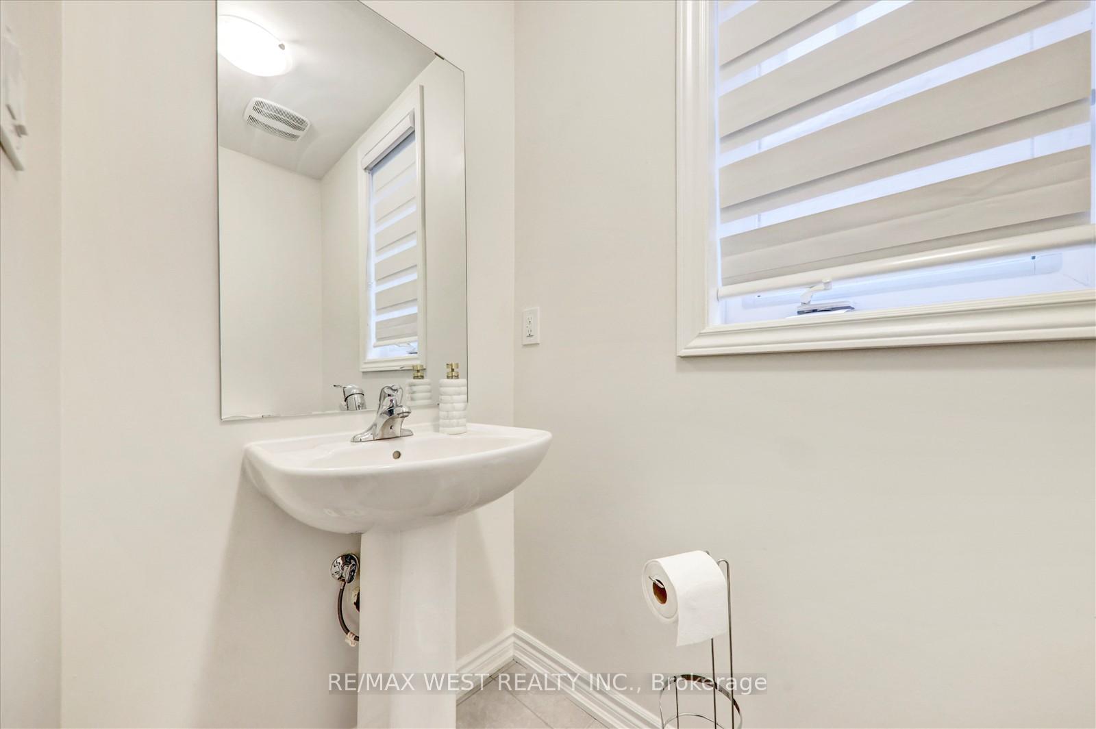 Photo 7 of 18 Bromfield Street, Whitby, Rural Whitby — HOMEH