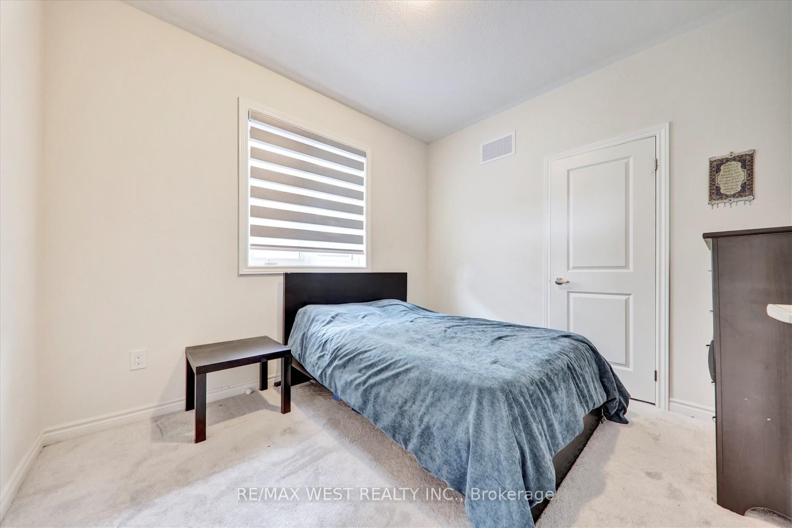 Photo 12 of 18 Bromfield Street, Whitby, Rural Whitby — HOMEH