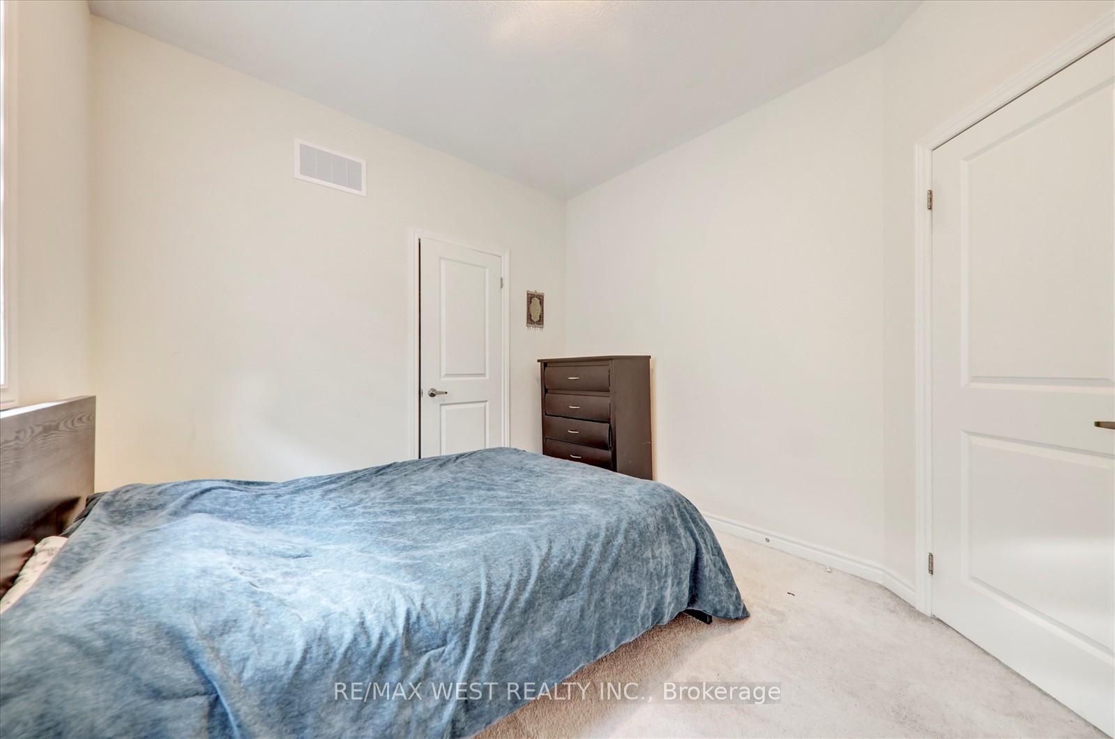 Photo 11 of 18 Bromfield Street, Whitby, Rural Whitby — HOMEH
