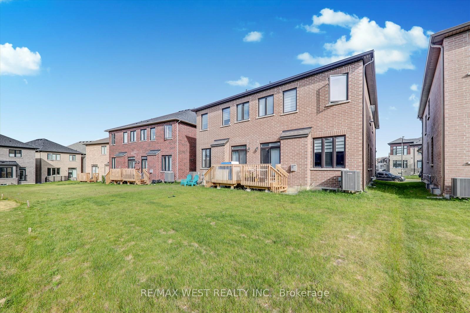 Photo 34 of 18 Bromfield Street, Whitby, Rural Whitby — HOMEH