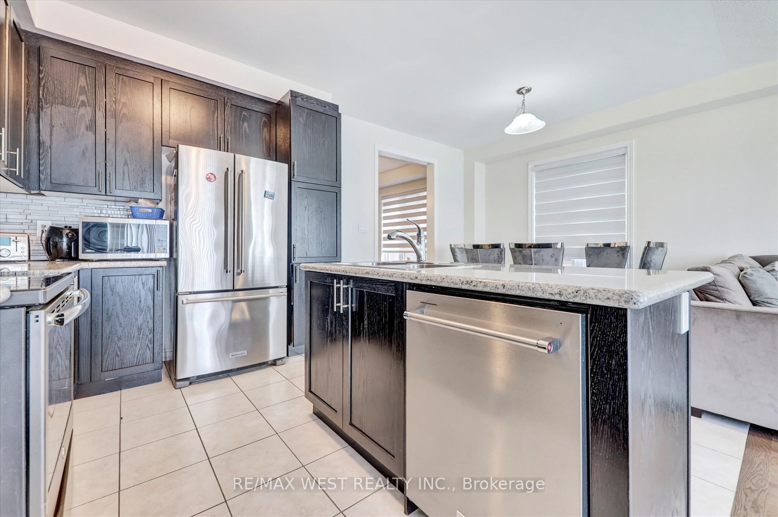 Photo 31 of 18 Bromfield Street, Whitby, Rural Whitby — HOMEH
