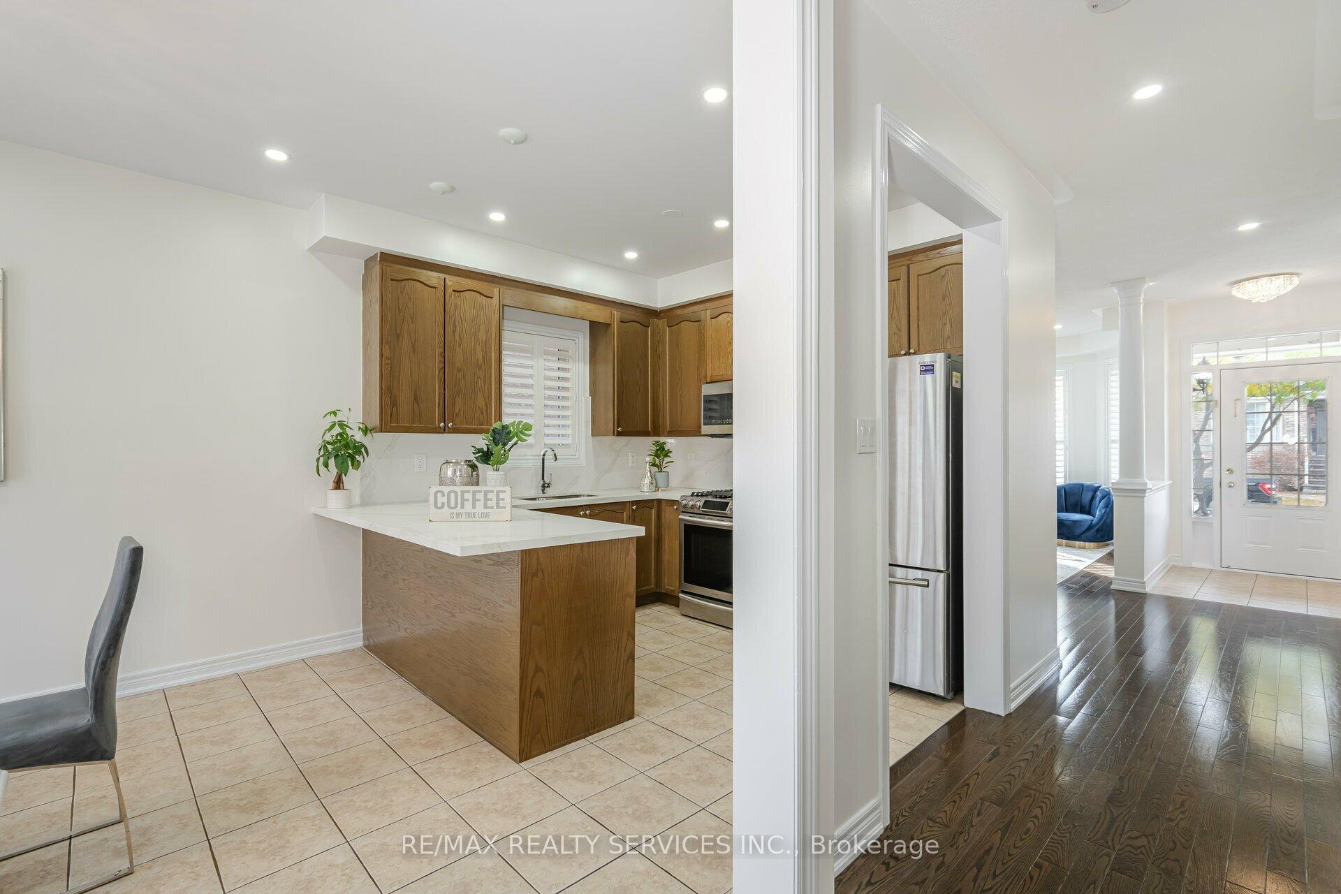 Photo 13 of 9 Silvershadow Terrace, Brampton, Sandringham-Wellington — HOMEH