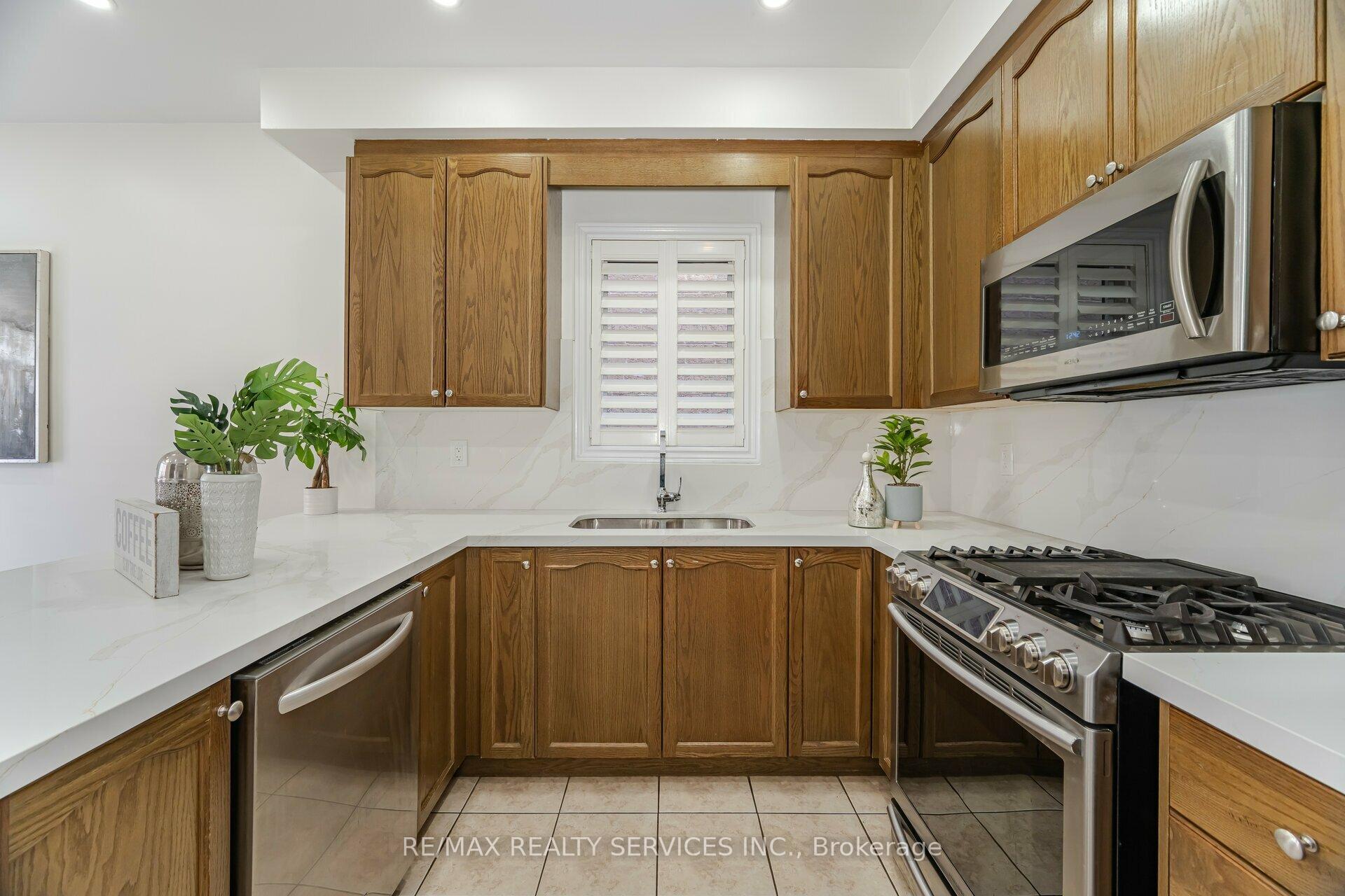 Photo 14 of 9 Silvershadow Terrace, Brampton, Sandringham-Wellington — HOMEH