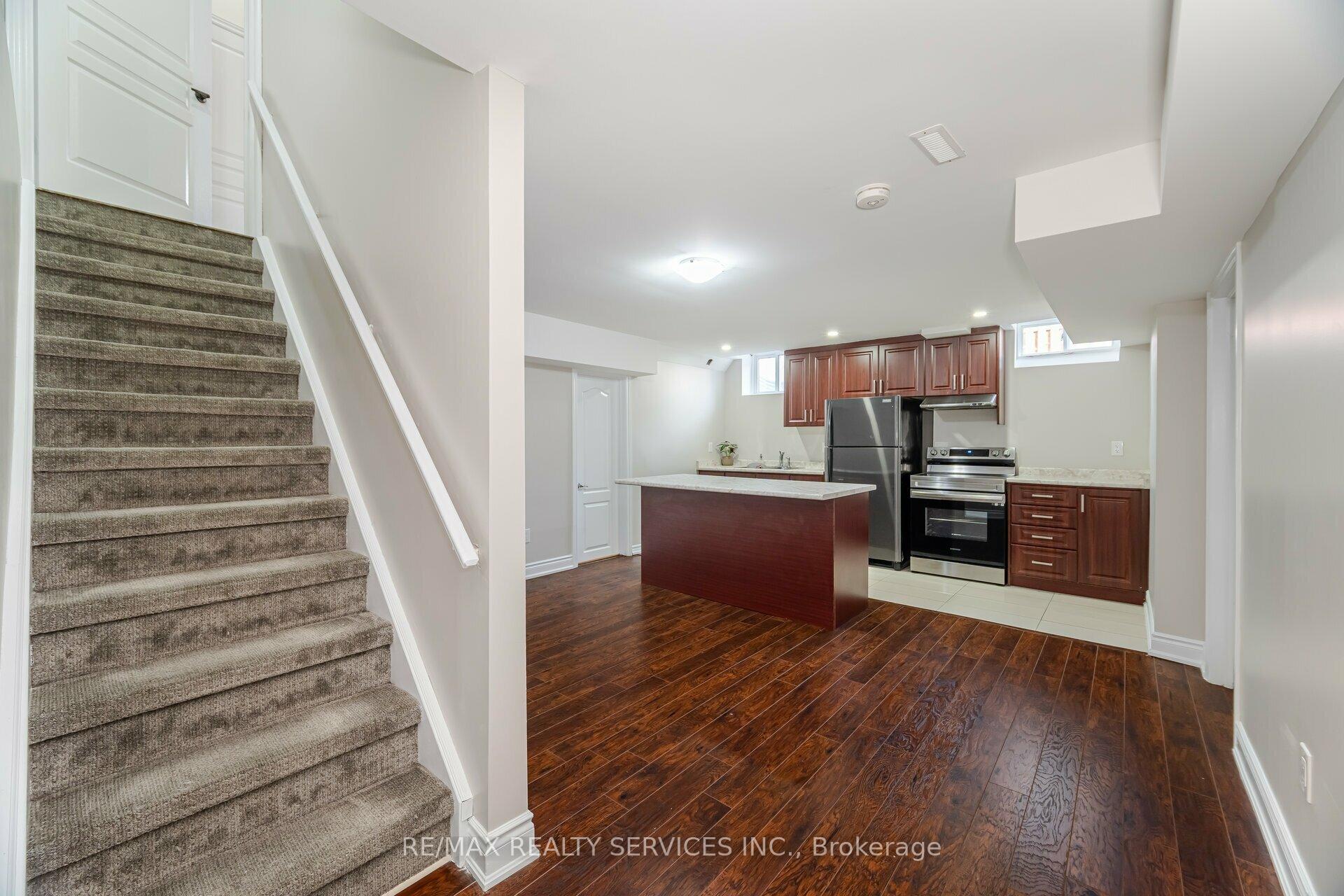 Photo 10 of 9 Silvershadow Terrace, Brampton, Sandringham-Wellington — HOMEH