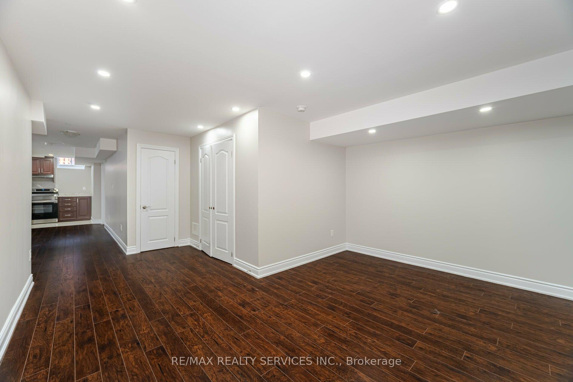 Photo 12 of 9 Silvershadow Terrace, Brampton, Sandringham-Wellington — HOMEH