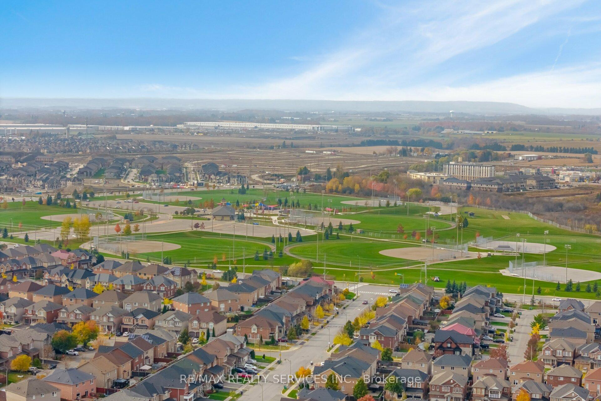 Photo 17 of 9 Silvershadow Terrace, Brampton, Sandringham-Wellington — HOMEH