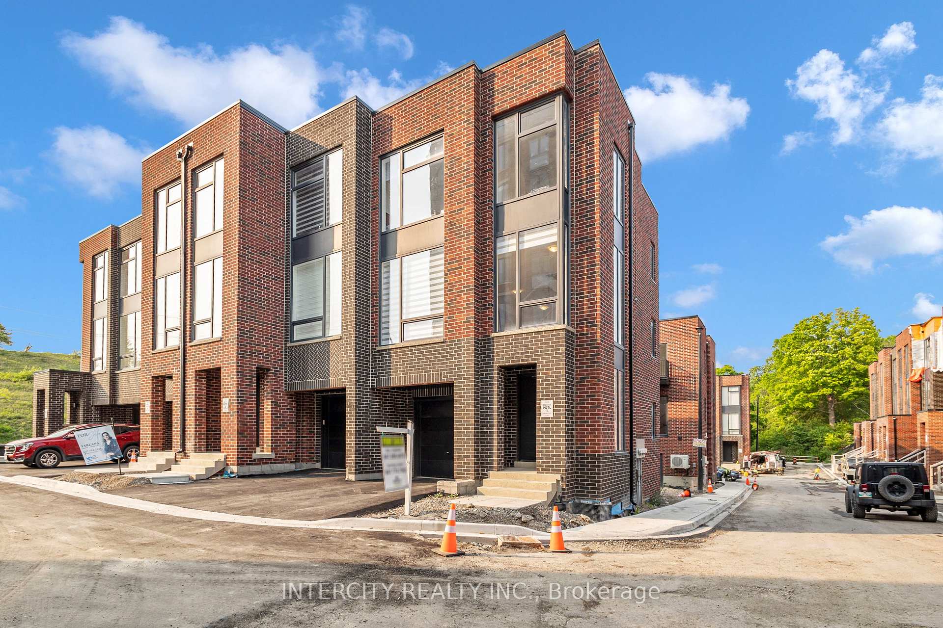 Front of 1 Taylor Court