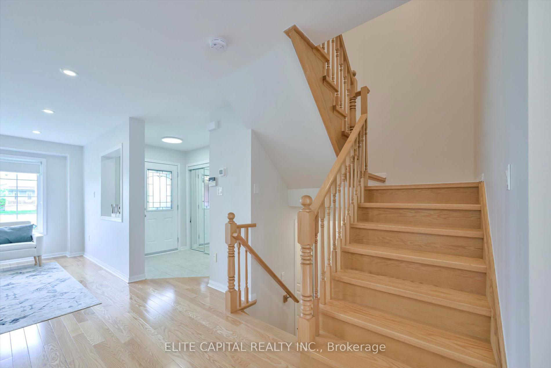 Photo 10 of 52 Gas Lamp Lane, Markham, Cornell — HOMEH