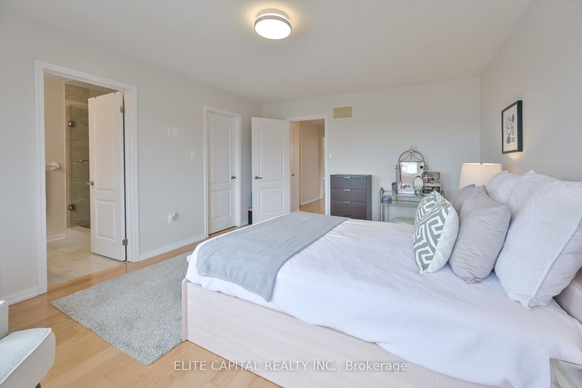 Photo 11 of 52 Gas Lamp Lane, Markham, Cornell — HOMEH