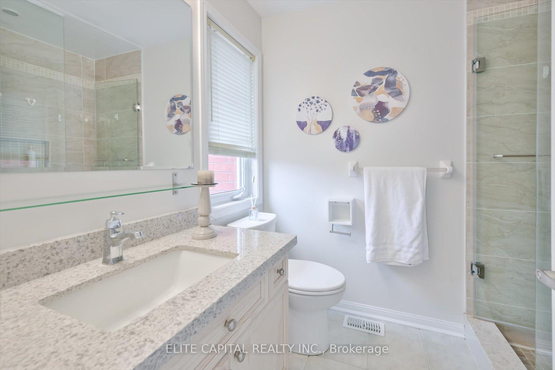 Photo 23 of 52 Gas Lamp Lane, Markham, Cornell — HOMEH