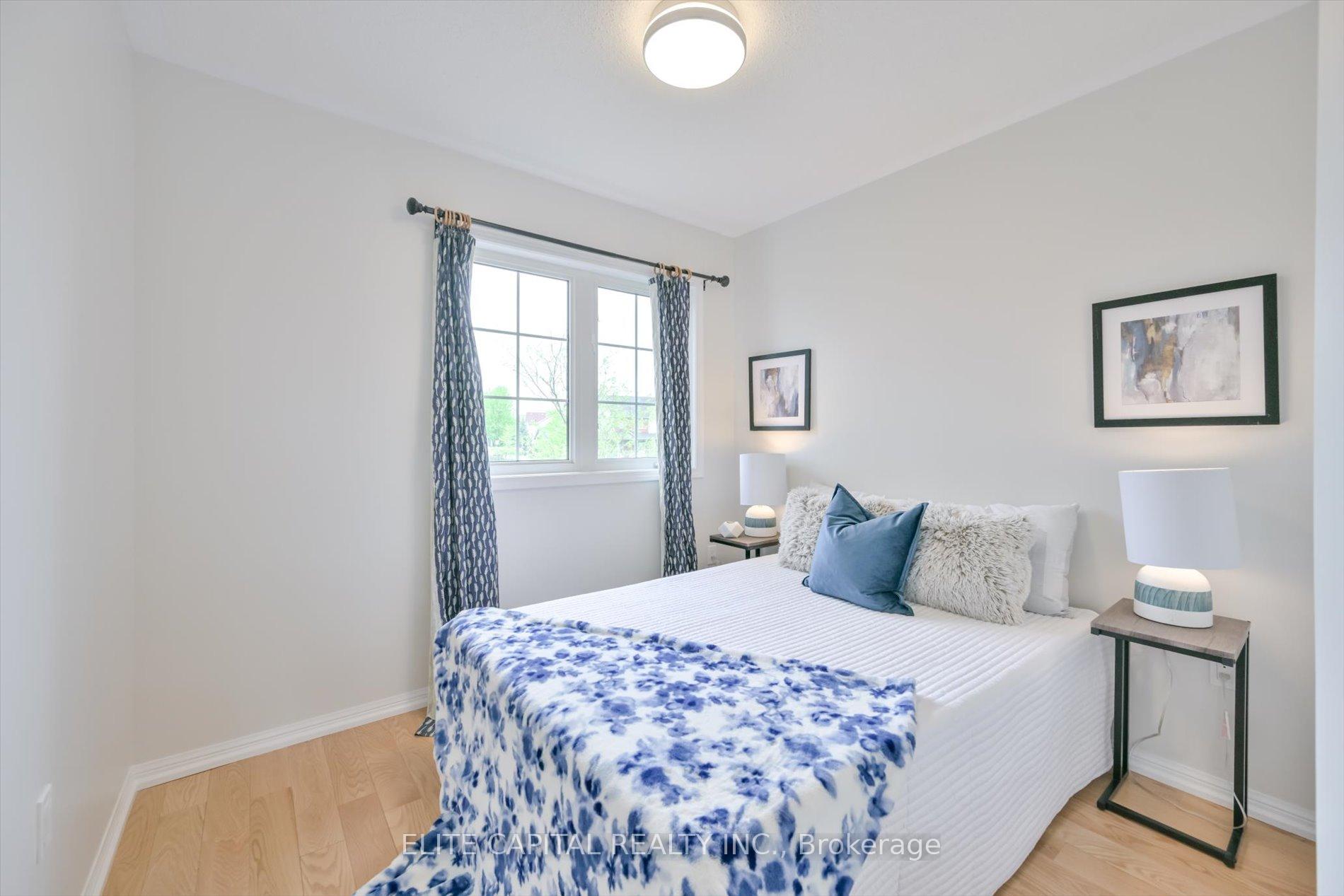 Photo 13 of 52 Gas Lamp Lane, Markham, Cornell — HOMEH