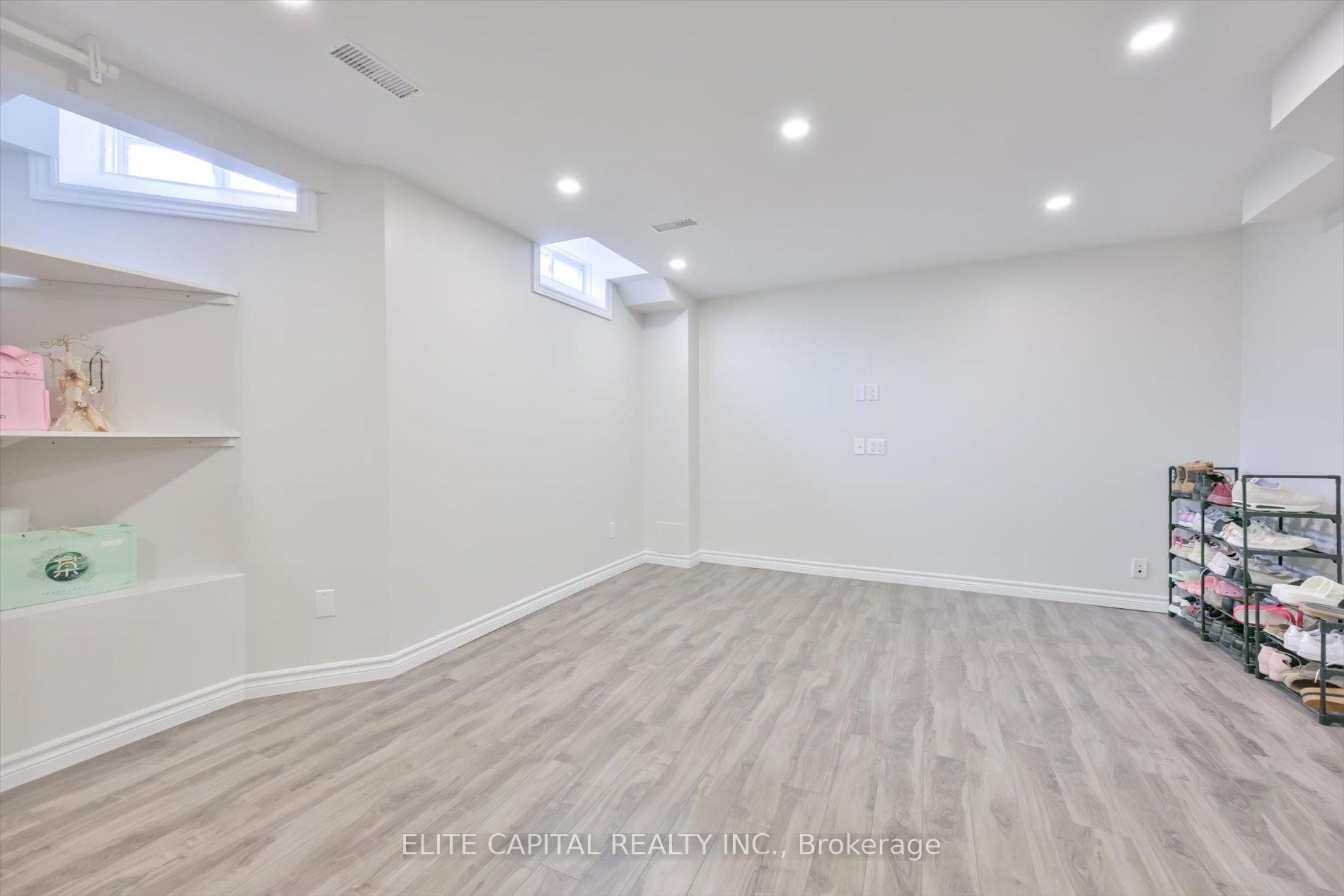 Photo 3 of 52 Gas Lamp Lane, Markham, Cornell — HOMEH