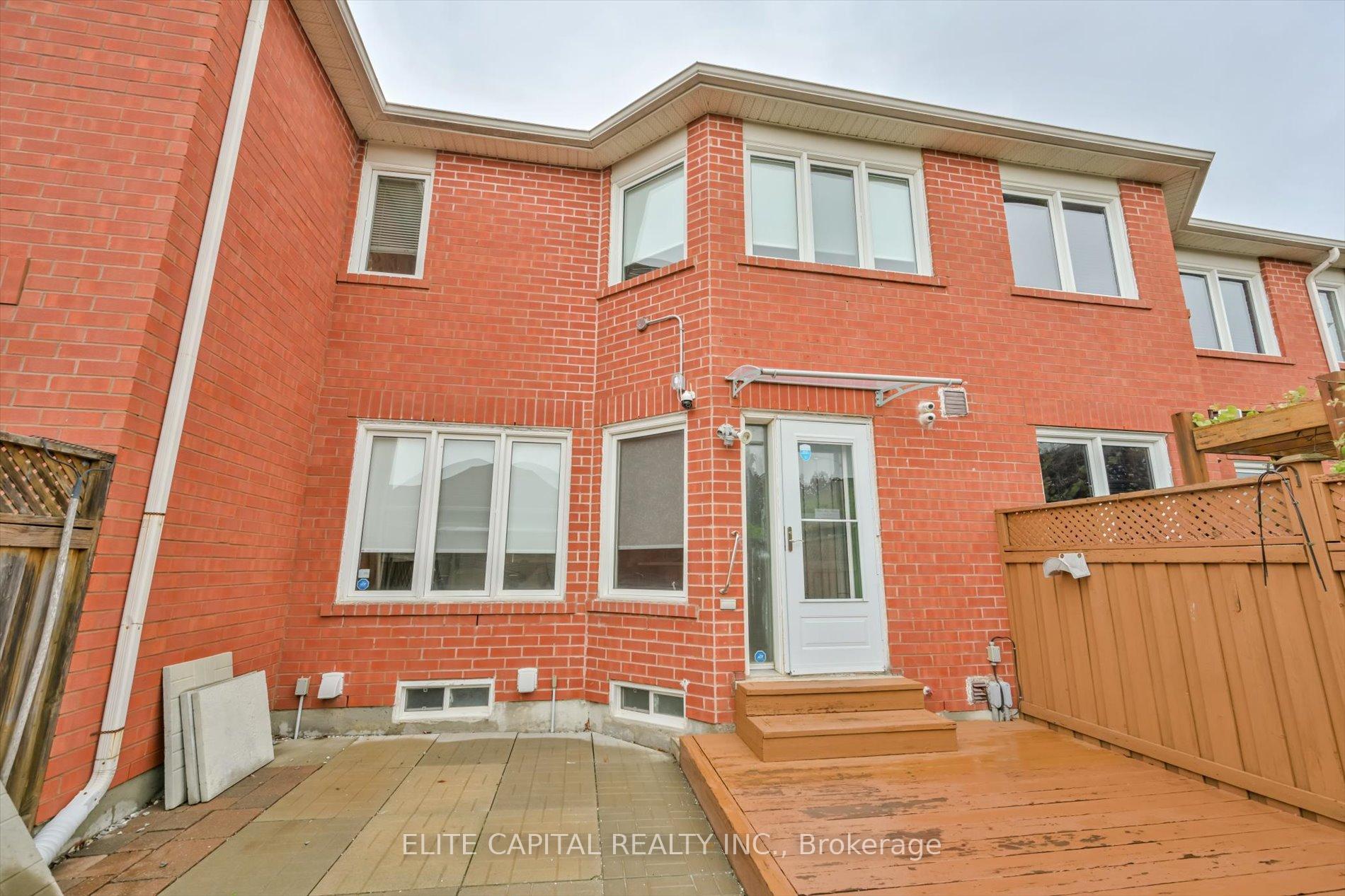 Photo 24 of 52 Gas Lamp Lane, Markham, Cornell — HOMEH