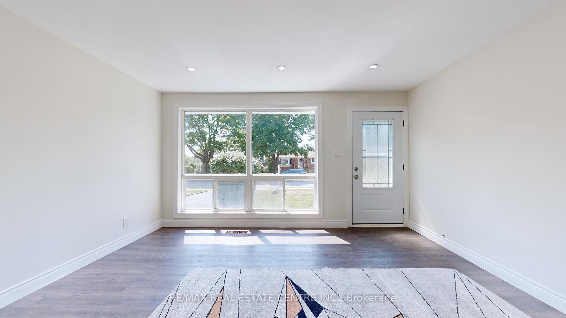 Photo 5 of 94 Glenview Avenue, Cambridge — HOMEH