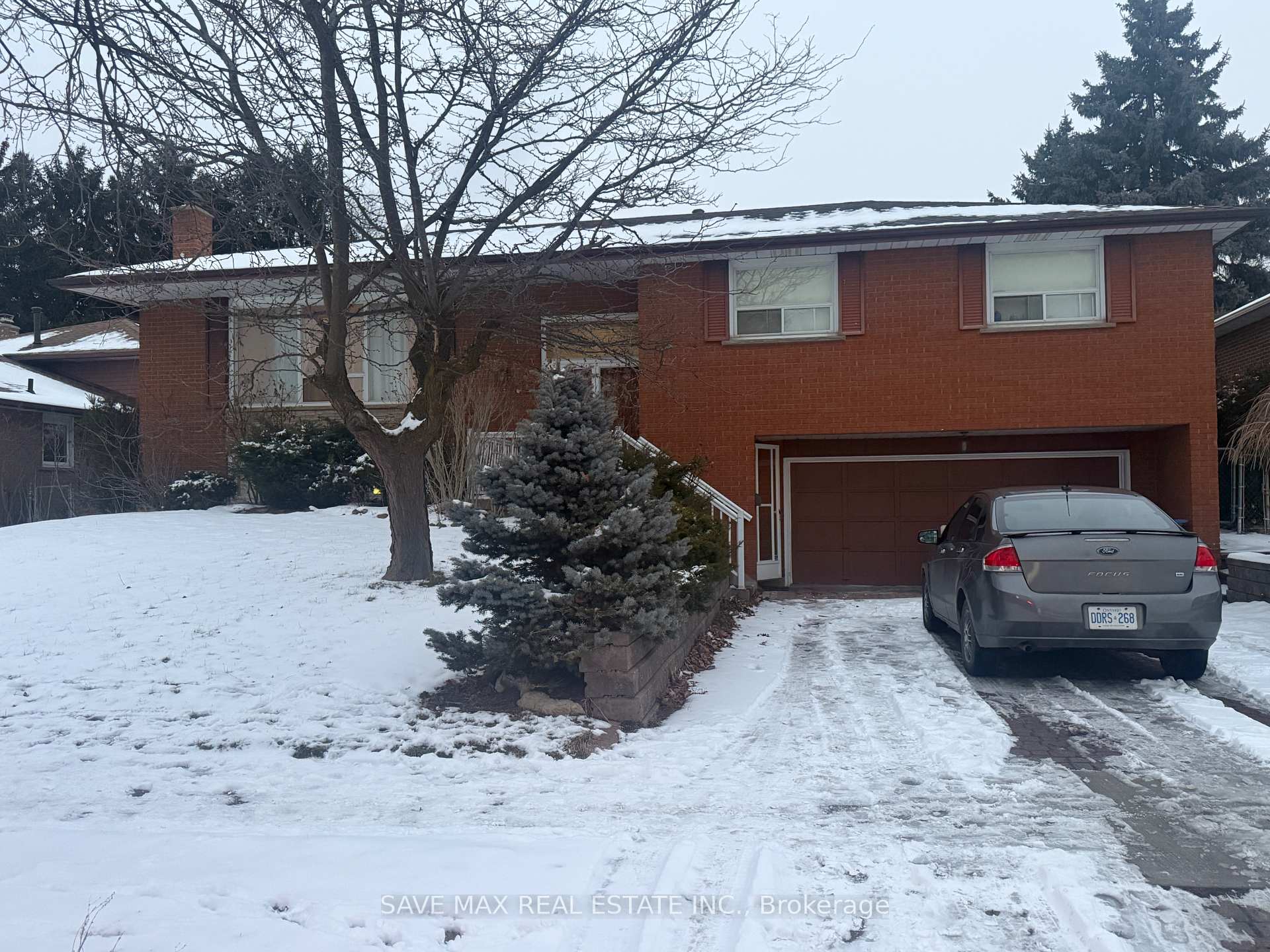 Front of 15 Meadowland Gate