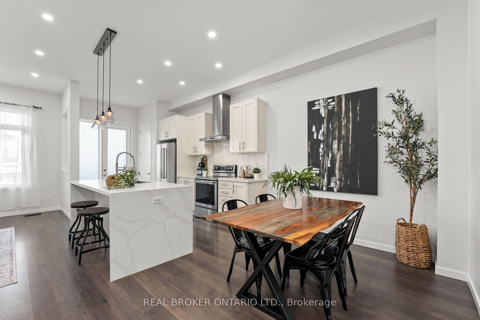 Photo 2 of 1230 Wellington Street E, Aurora, Bayview Northeast — HOMEH