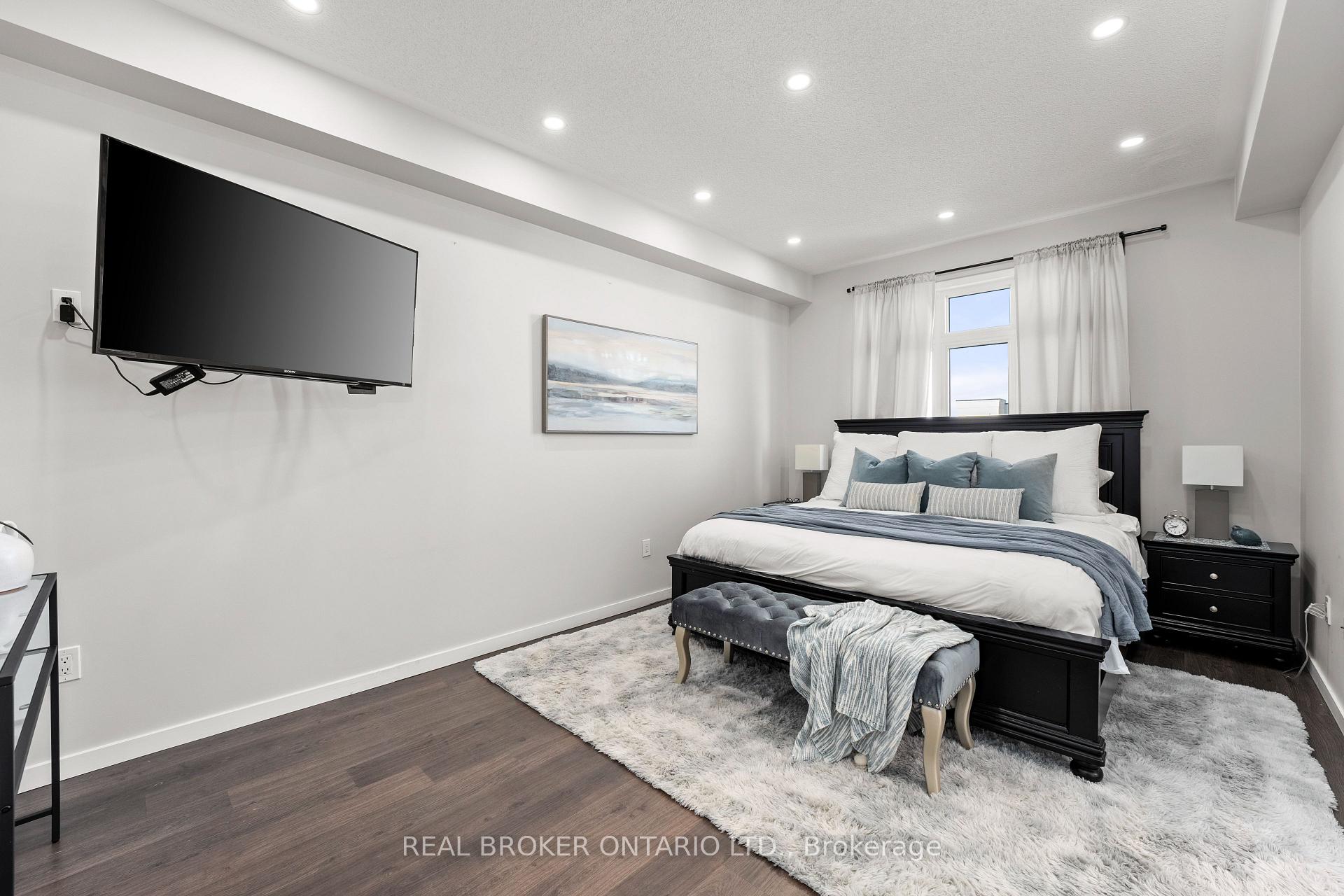 Photo 9 of 1230 Wellington Street E, Aurora, Bayview Northeast — HOMEH