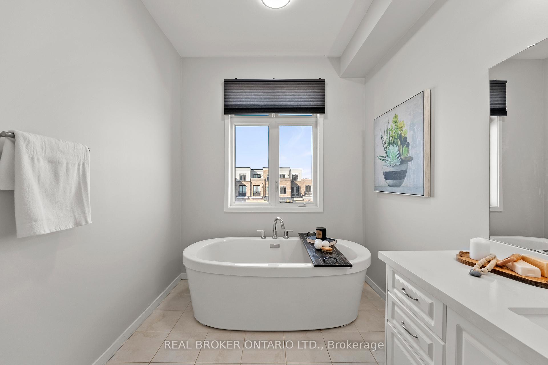 Photo 16 of 1230 Wellington Street E, Aurora, Bayview Northeast — HOMEH