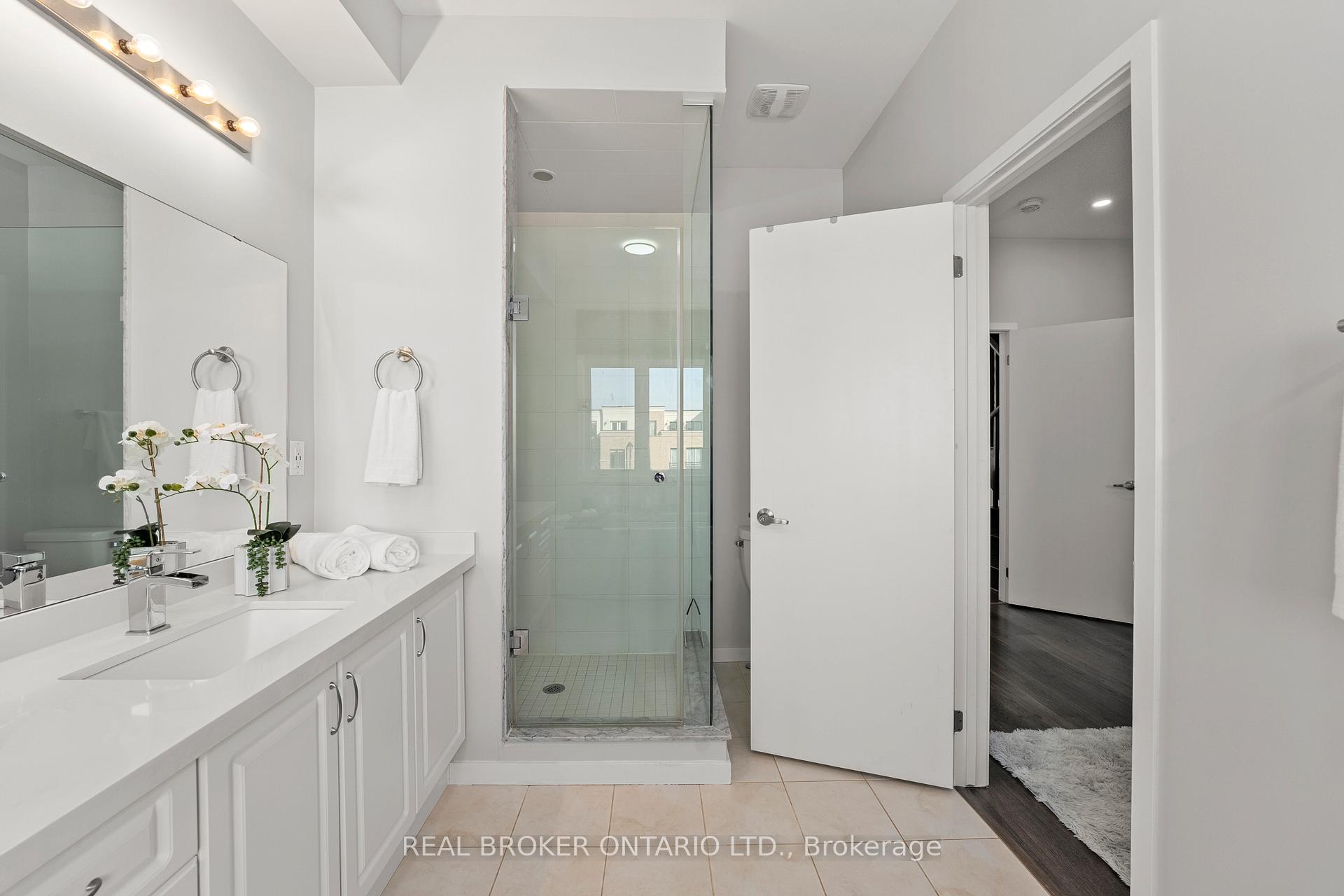 Photo 17 of 1230 Wellington Street E, Aurora, Bayview Northeast — HOMEH