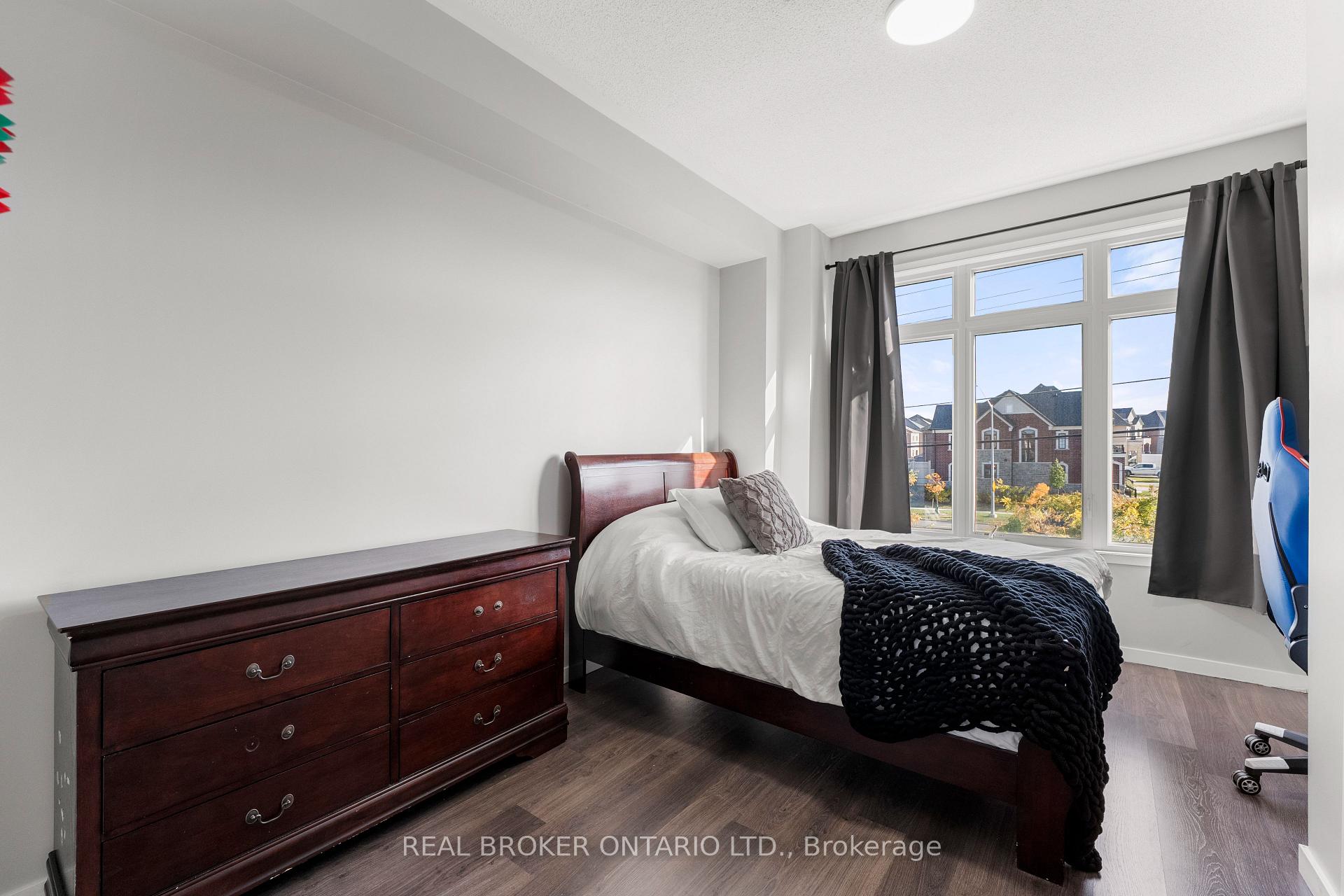 Photo 14 of 1230 Wellington Street E, Aurora, Bayview Northeast — HOMEH