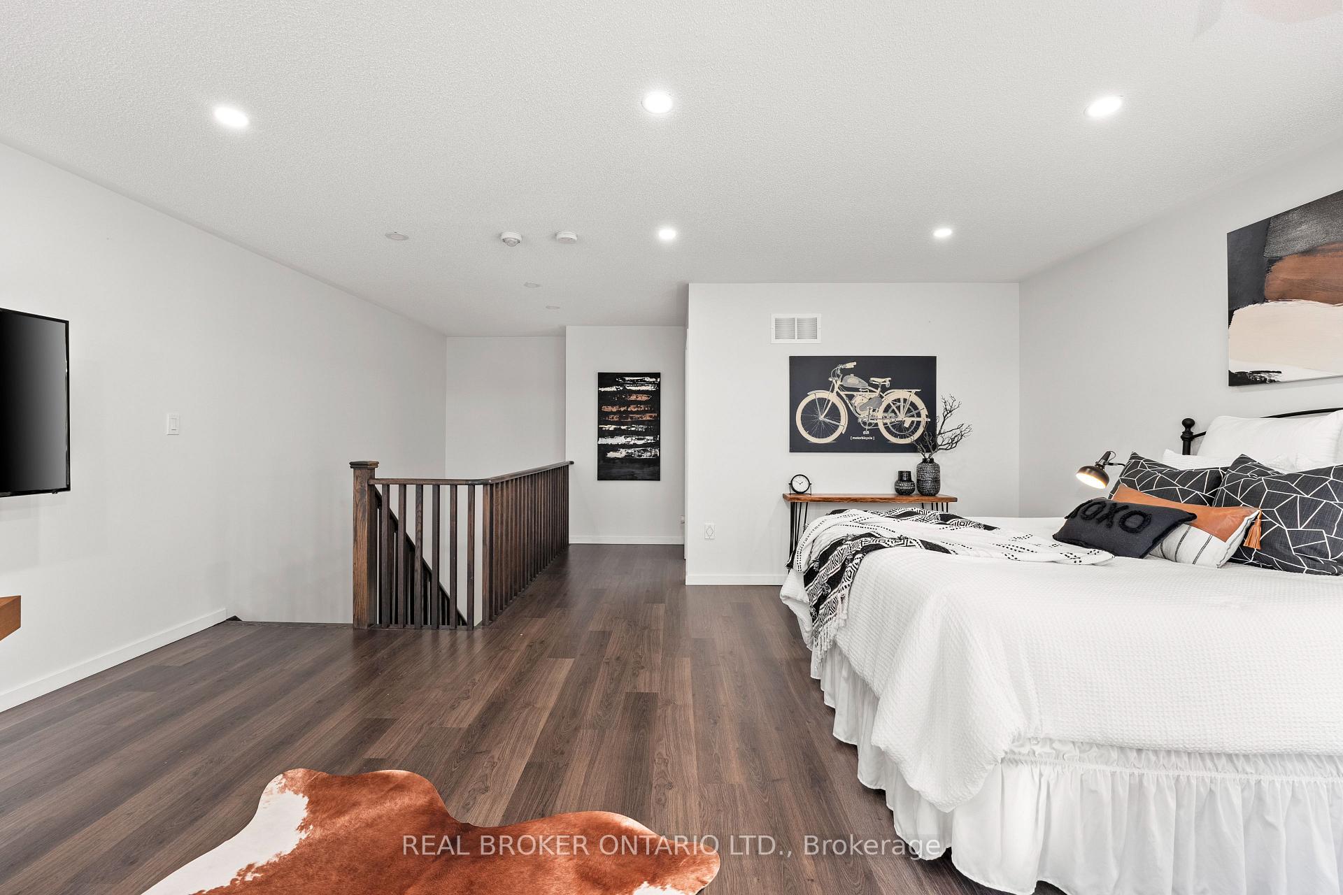 Photo 22 of 1230 Wellington Street E, Aurora, Bayview Northeast — HOMEH