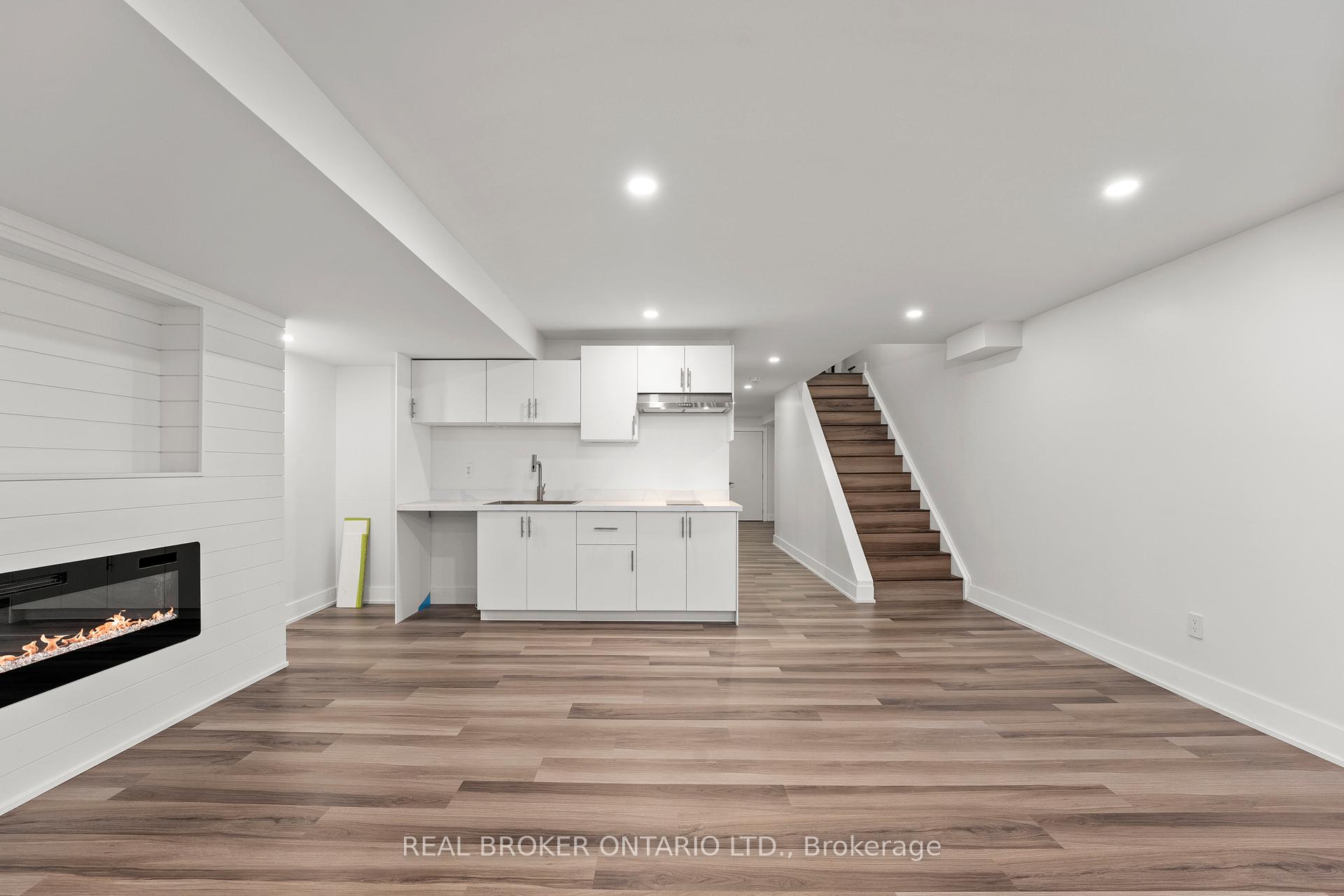 Photo 25 of 1230 Wellington Street E, Aurora, Bayview Northeast — HOMEH