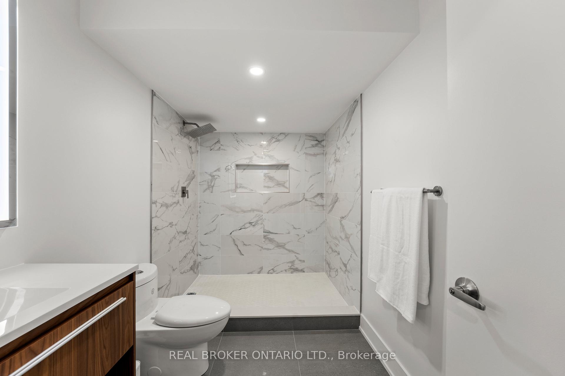 Photo 27 of 1230 Wellington Street E, Aurora, Bayview Northeast — HOMEH