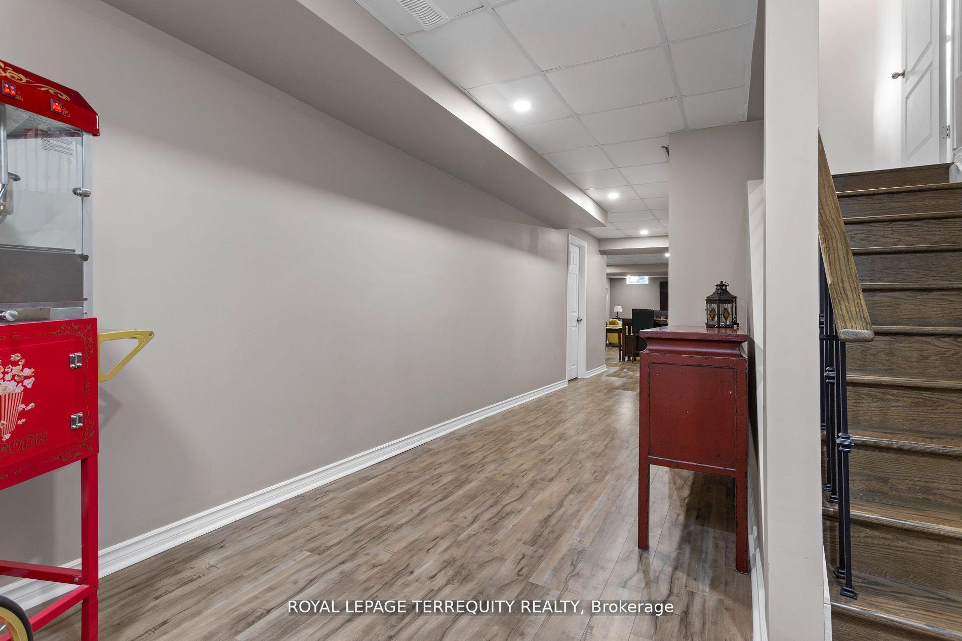 Photo 37 of 1821 Castlepoint Drive, Oshawa, Taunton — HOMEH
