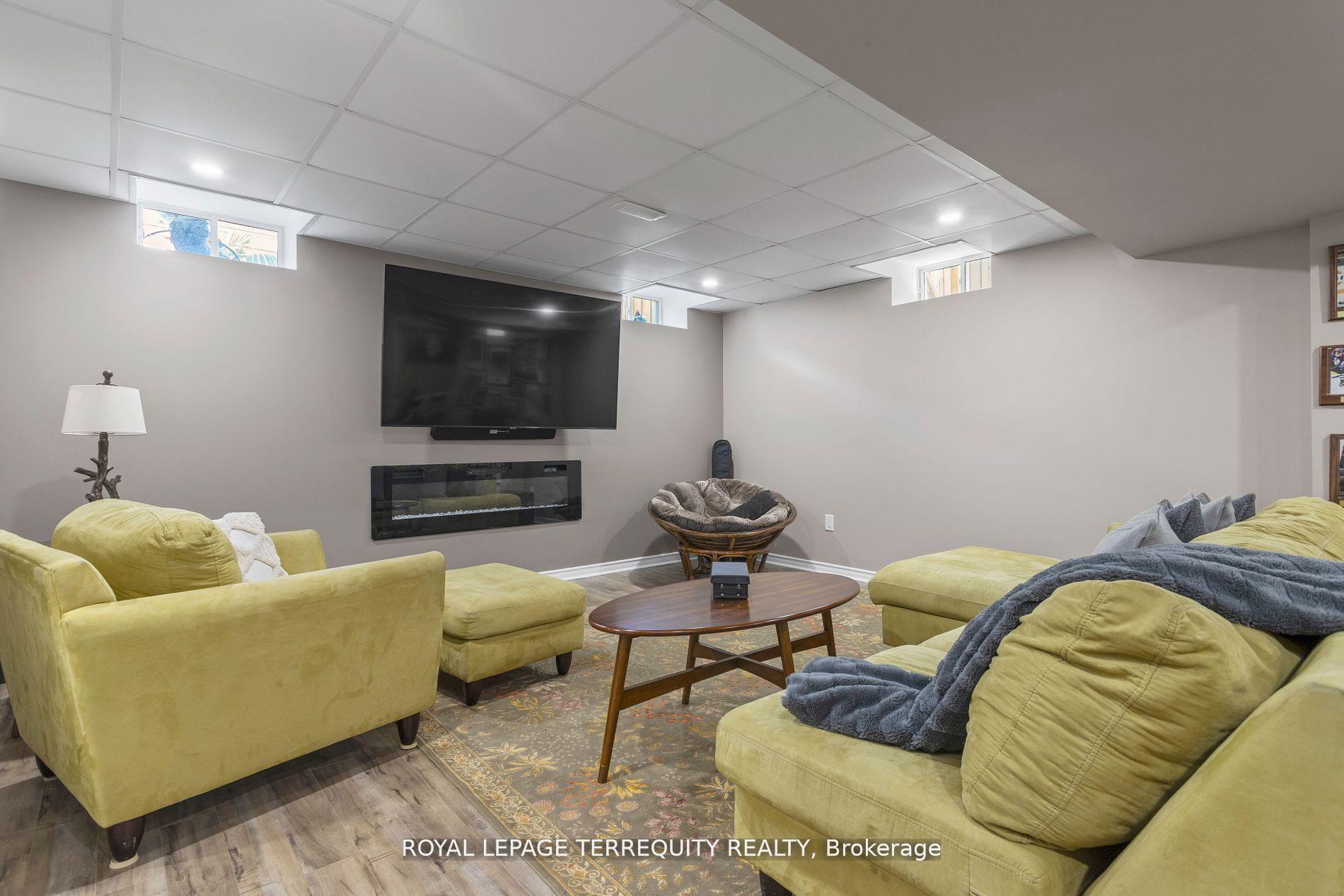 Photo 39 of 1821 Castlepoint Drive, Oshawa, Taunton — HOMEH