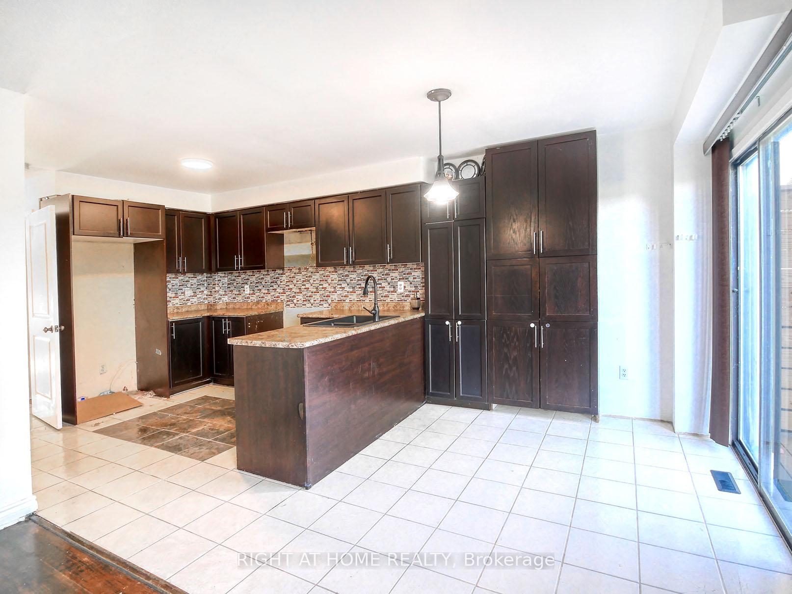 Photo 4 of 8 Reed Drive, Ajax, Central — HOMEH