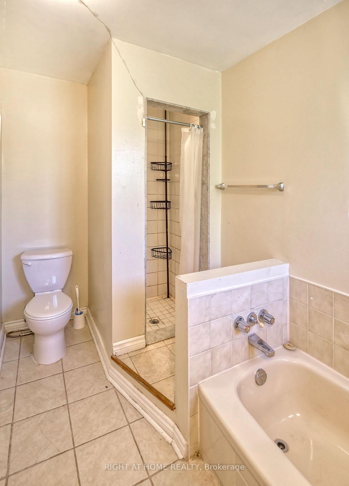 Photo 11 of 8 Reed Drive, Ajax, Central — HOMEH