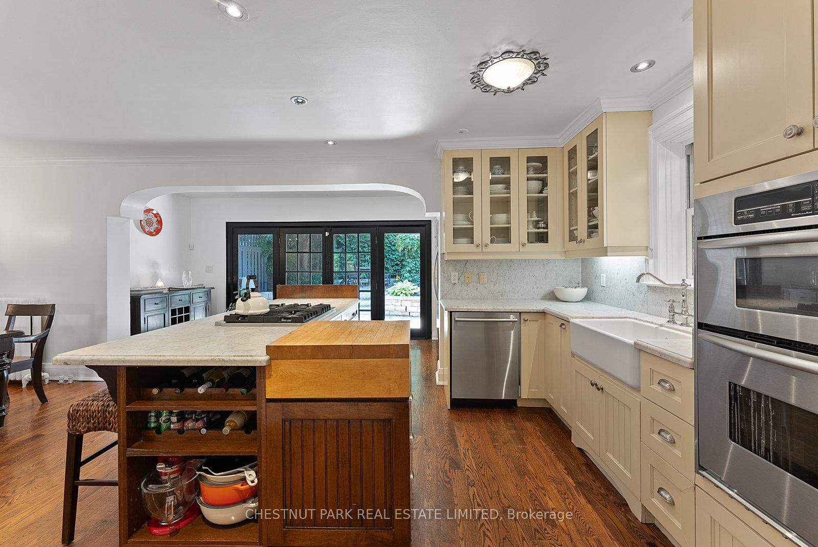 Photo 4 of 38 Poplar Plains Crescent, Toronto, The Annex — HOMEH