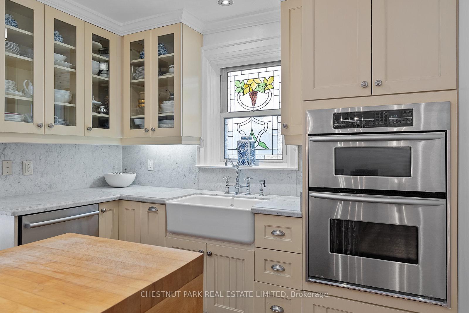 Photo 16 of 38 Poplar Plains Crescent, Toronto, The Annex — HOMEH