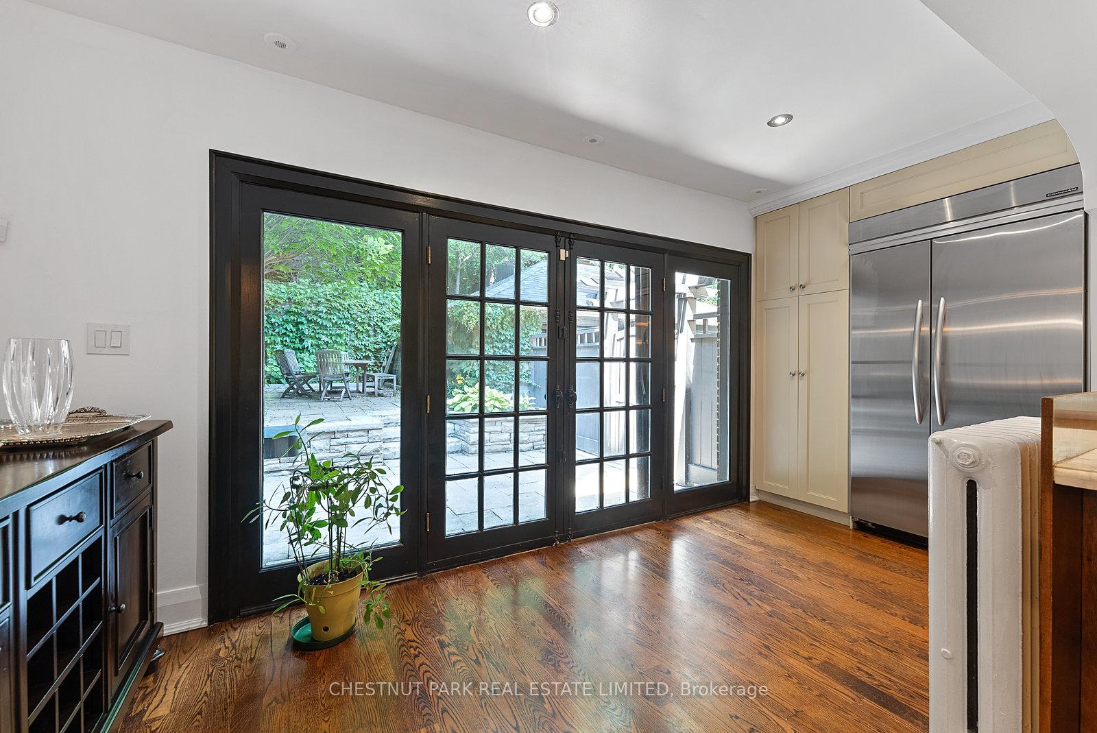 Photo 11 of 38 Poplar Plains Crescent, Toronto, The Annex — HOMEH