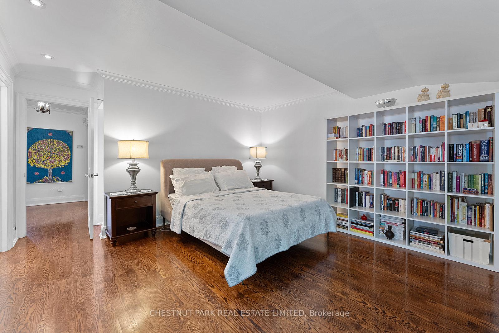 Photo 17 of 38 Poplar Plains Crescent, Toronto, The Annex — HOMEH