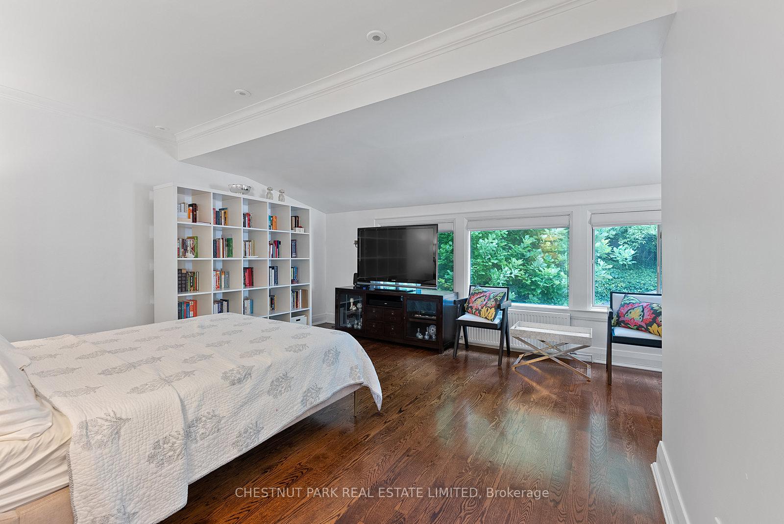 Photo 22 of 38 Poplar Plains Crescent, Toronto, The Annex — HOMEH