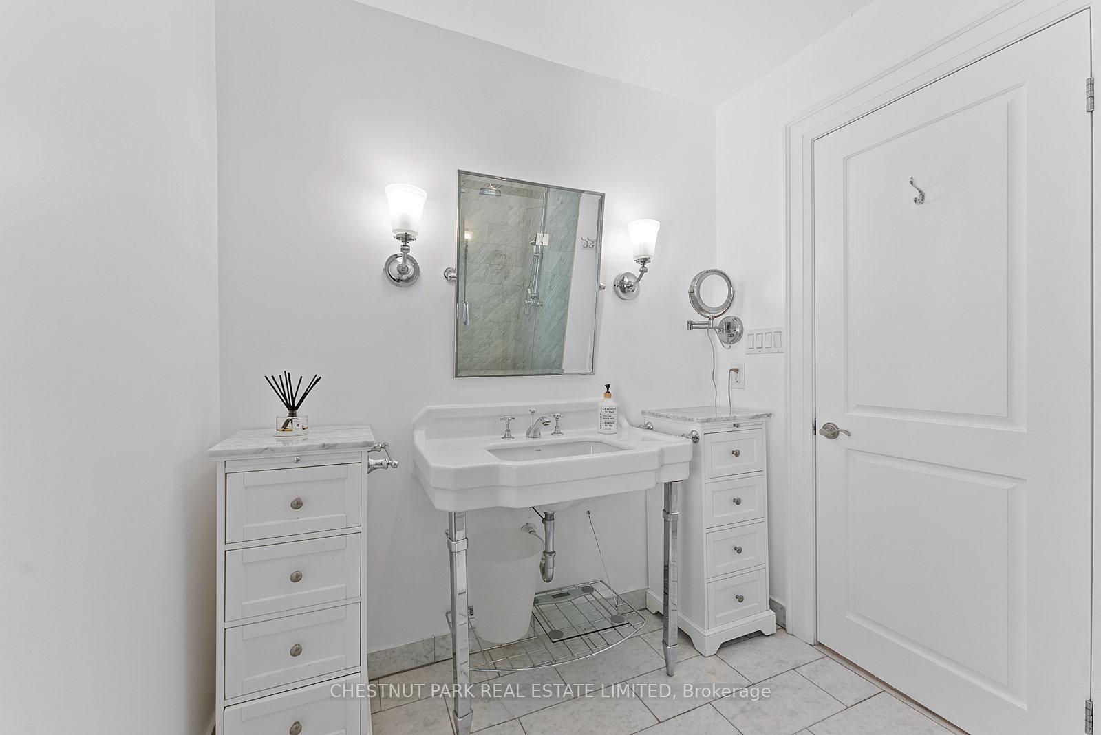 Photo 19 of 38 Poplar Plains Crescent, Toronto, The Annex — HOMEH