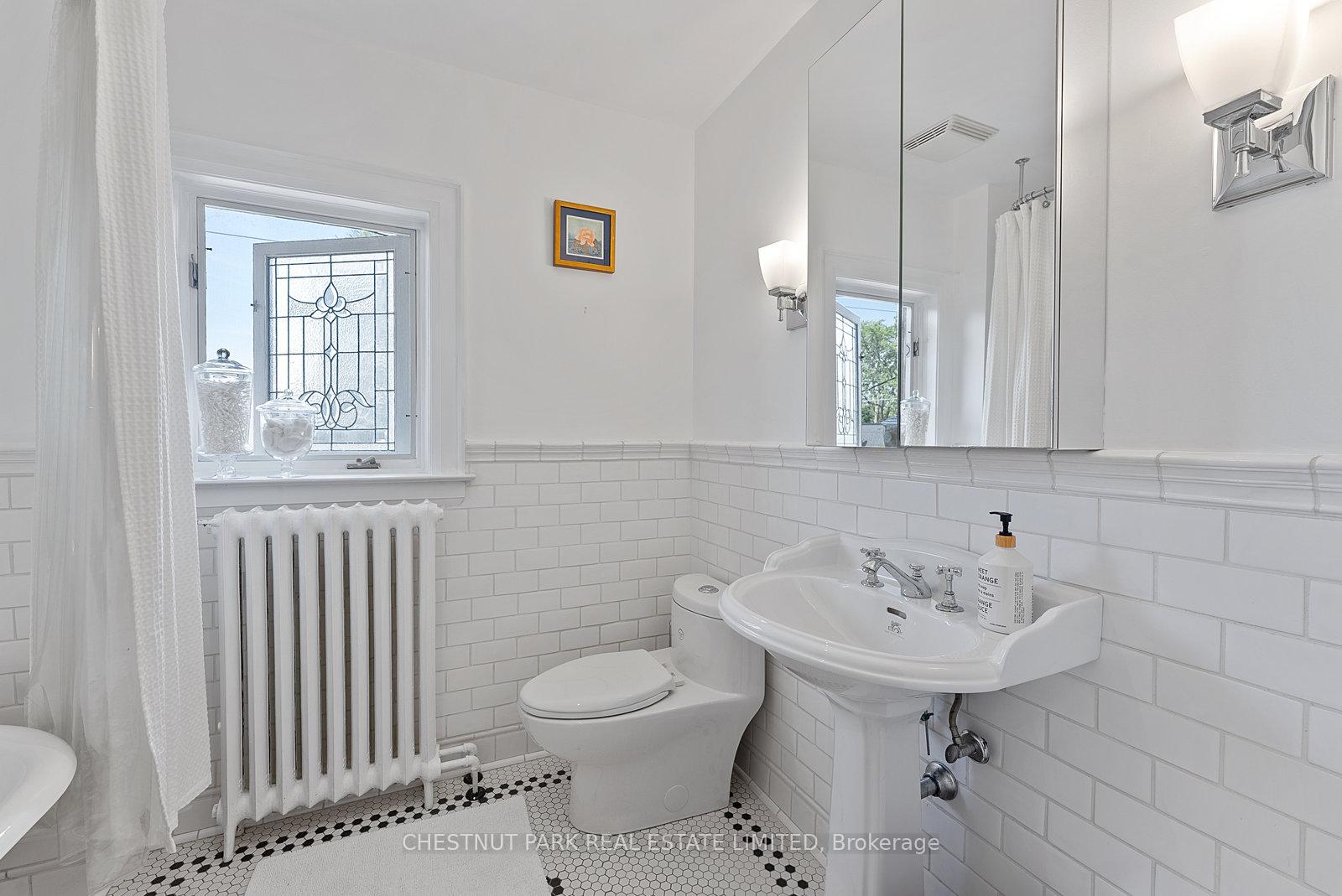 Photo 26 of 38 Poplar Plains Crescent, Toronto, The Annex — HOMEH