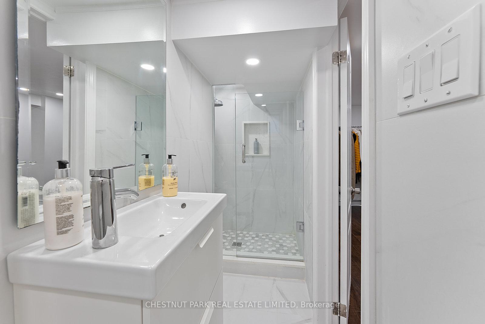 Photo 18 of 38 Poplar Plains Crescent, Toronto, The Annex — HOMEH