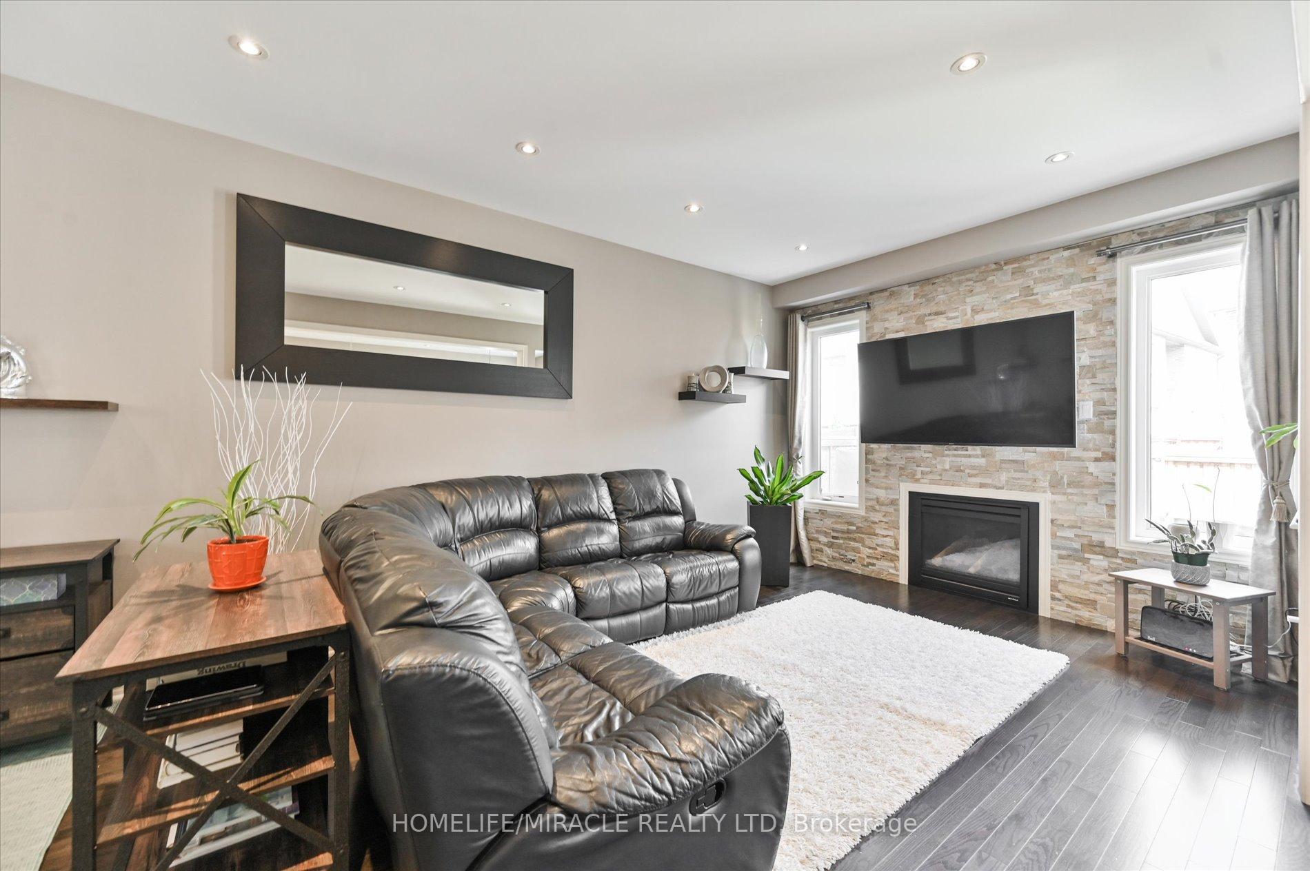 Photo 6 of 23 Killington Avenue, Vaughan, Kleinburg — HOMEH
