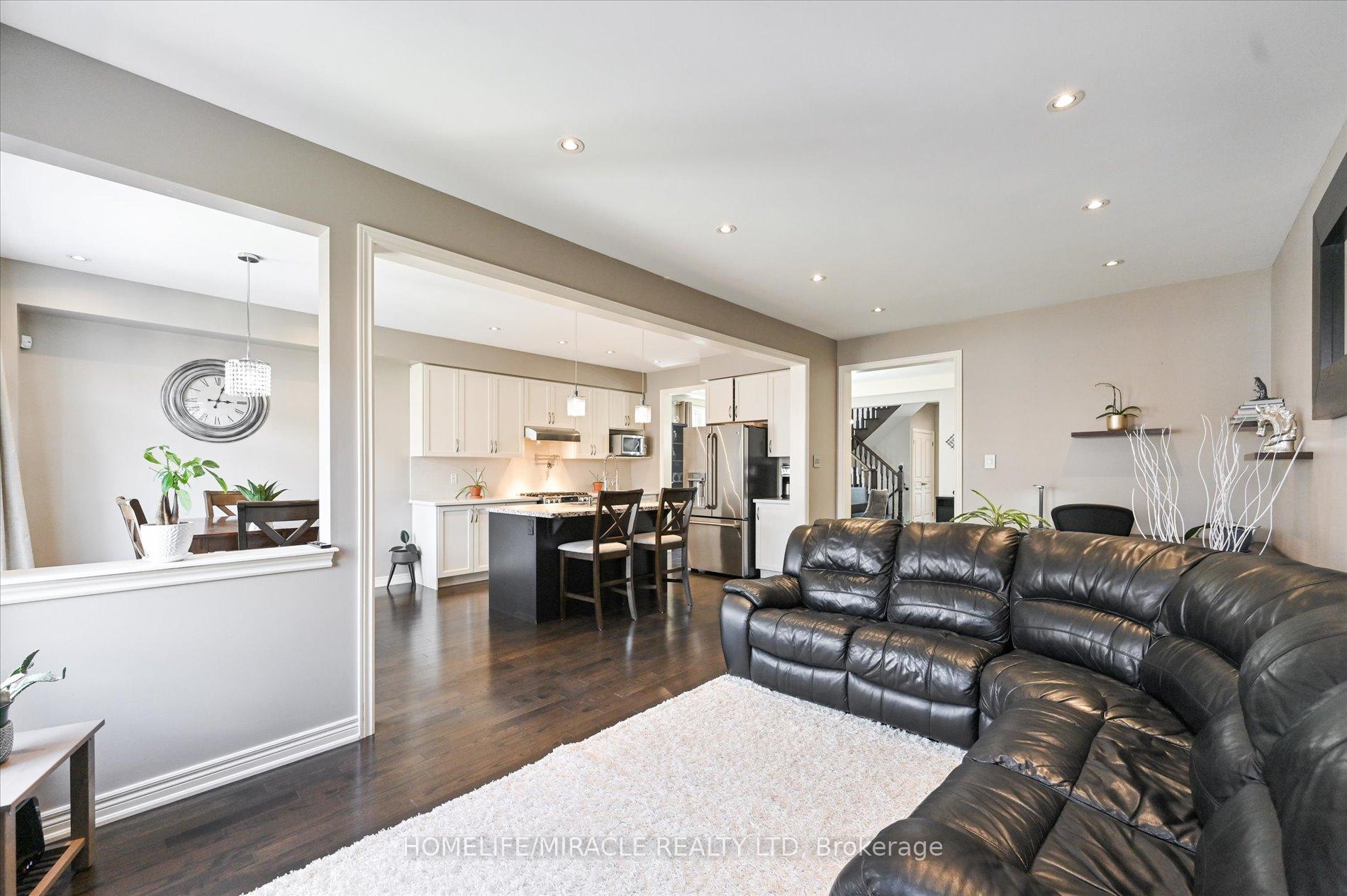 Photo 5 of 23 Killington Avenue, Vaughan, Kleinburg — HOMEH