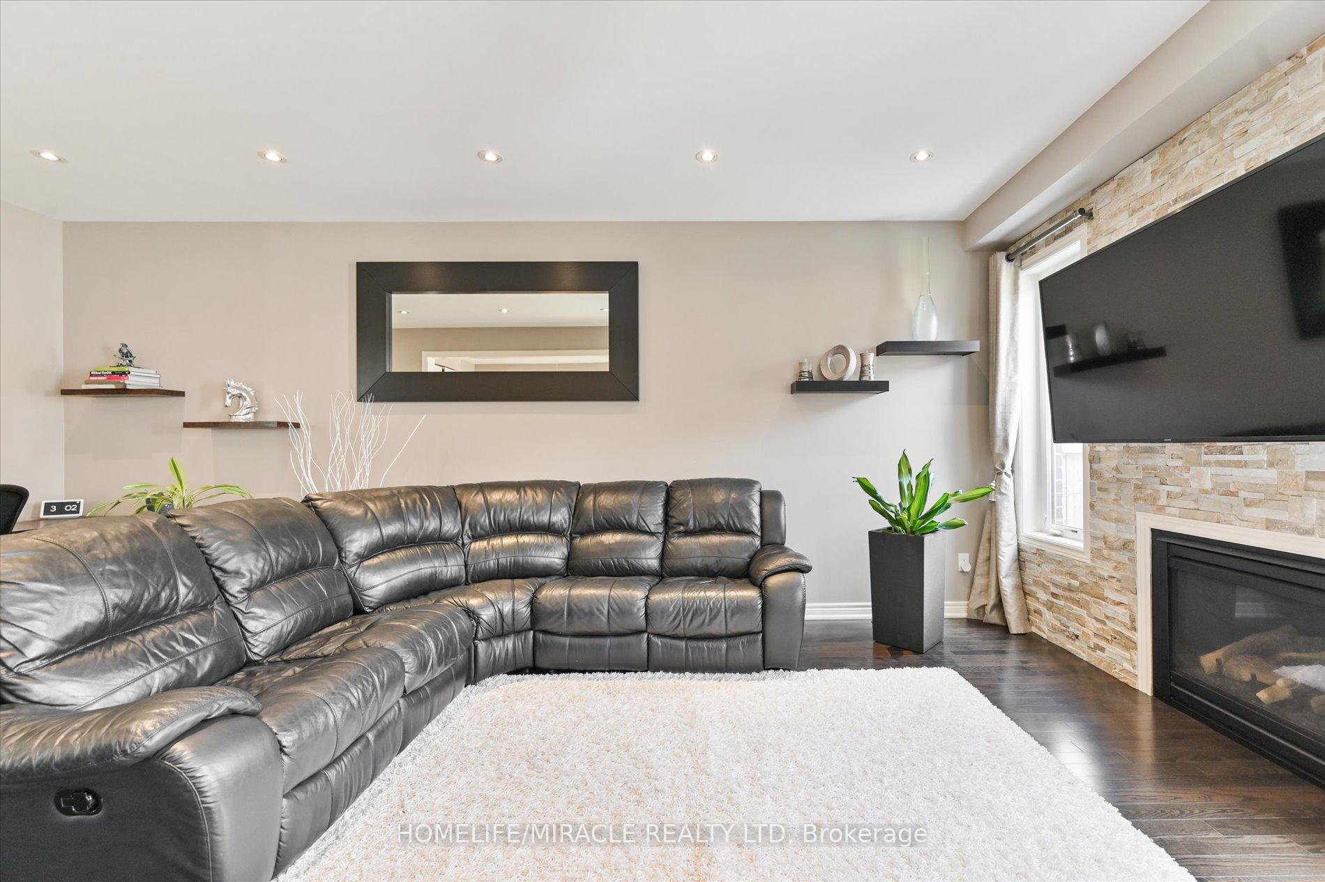 Photo 7 of 23 Killington Avenue, Vaughan, Kleinburg — HOMEH