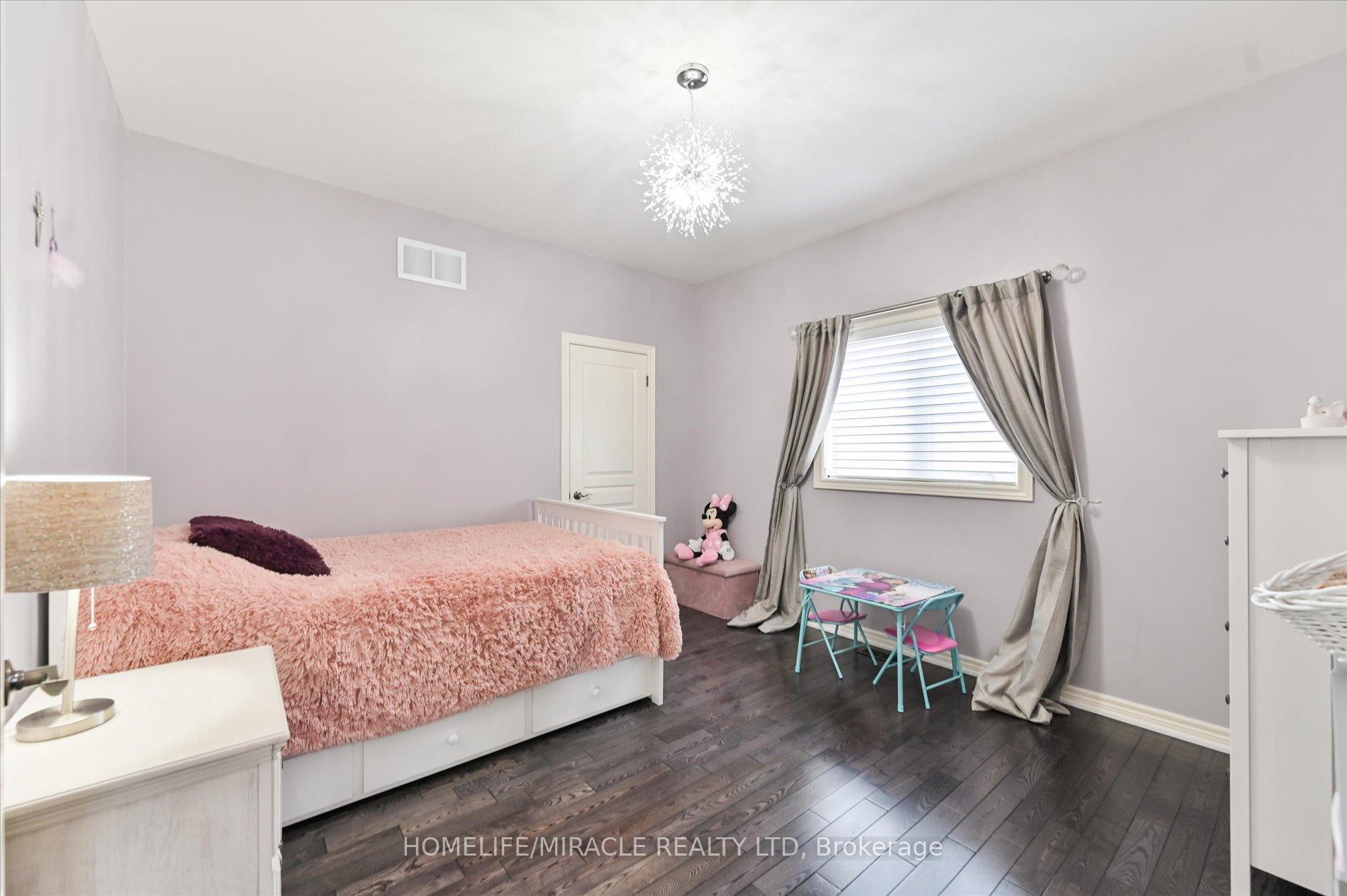 Photo 11 of 23 Killington Avenue, Vaughan, Kleinburg — HOMEH